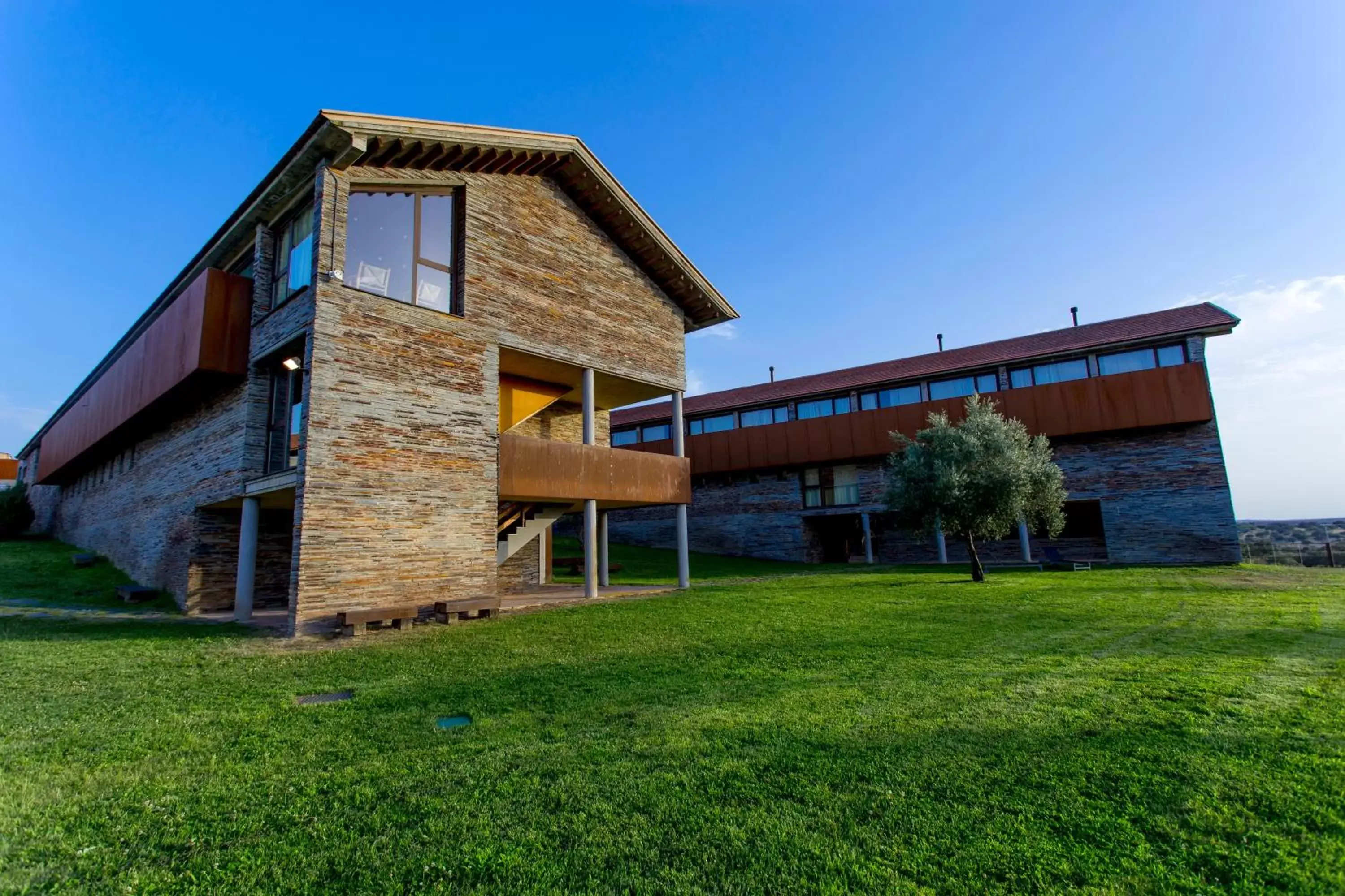 Garden, Property Building in Hospederia Parque de Monfragüe