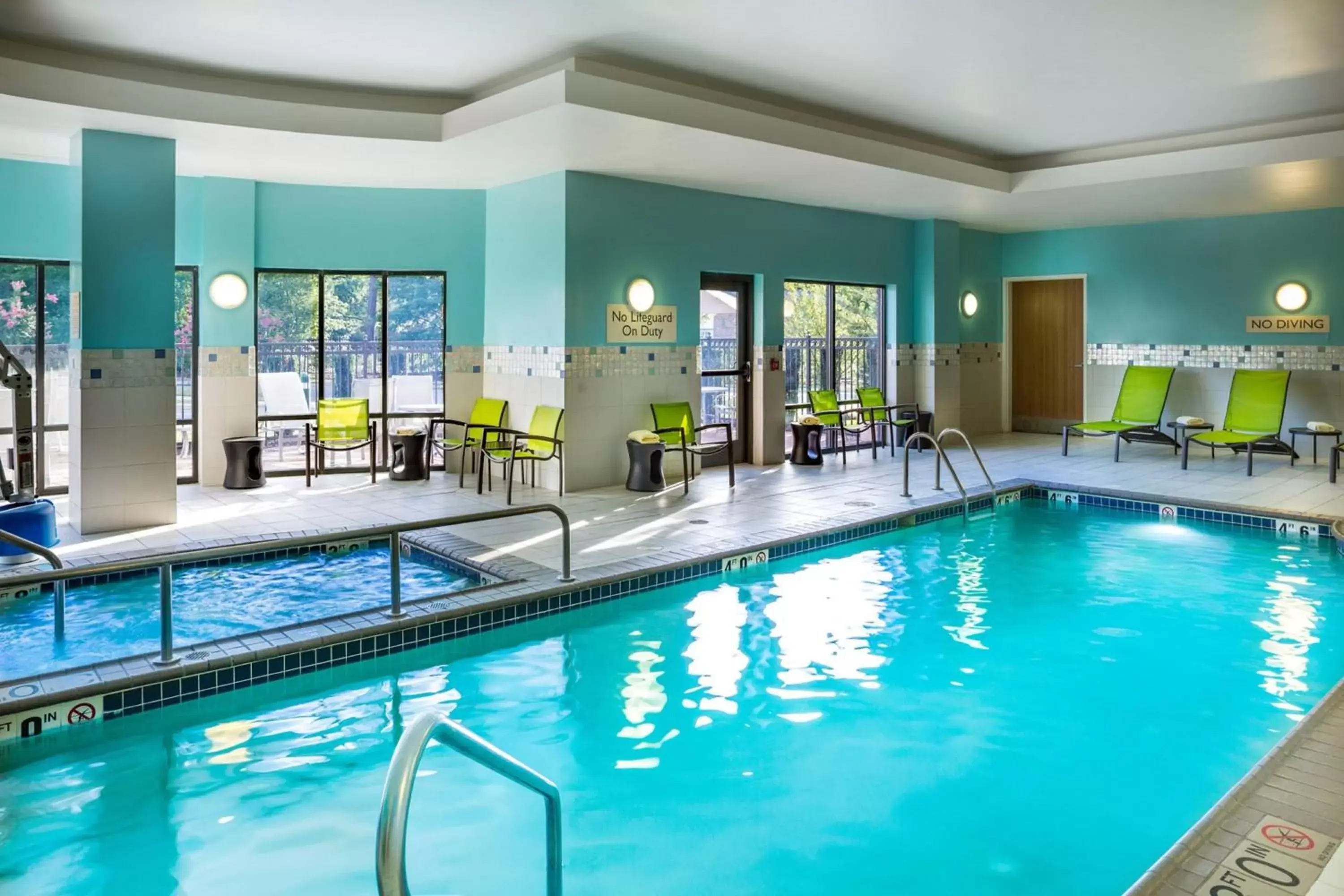 Swimming Pool in SpringHill Suites Hampton