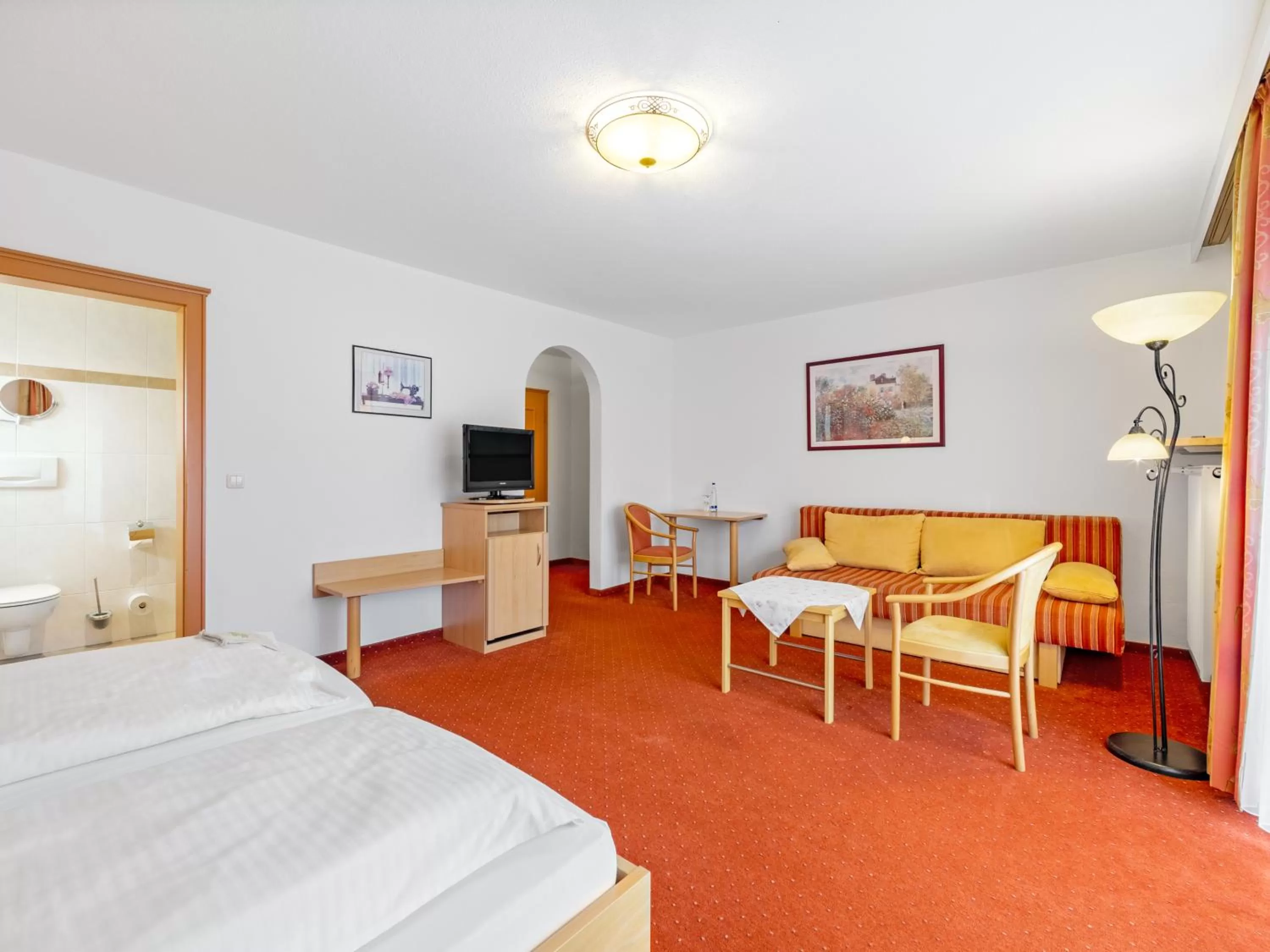 Living room, Bed in Landhotel Gabriele