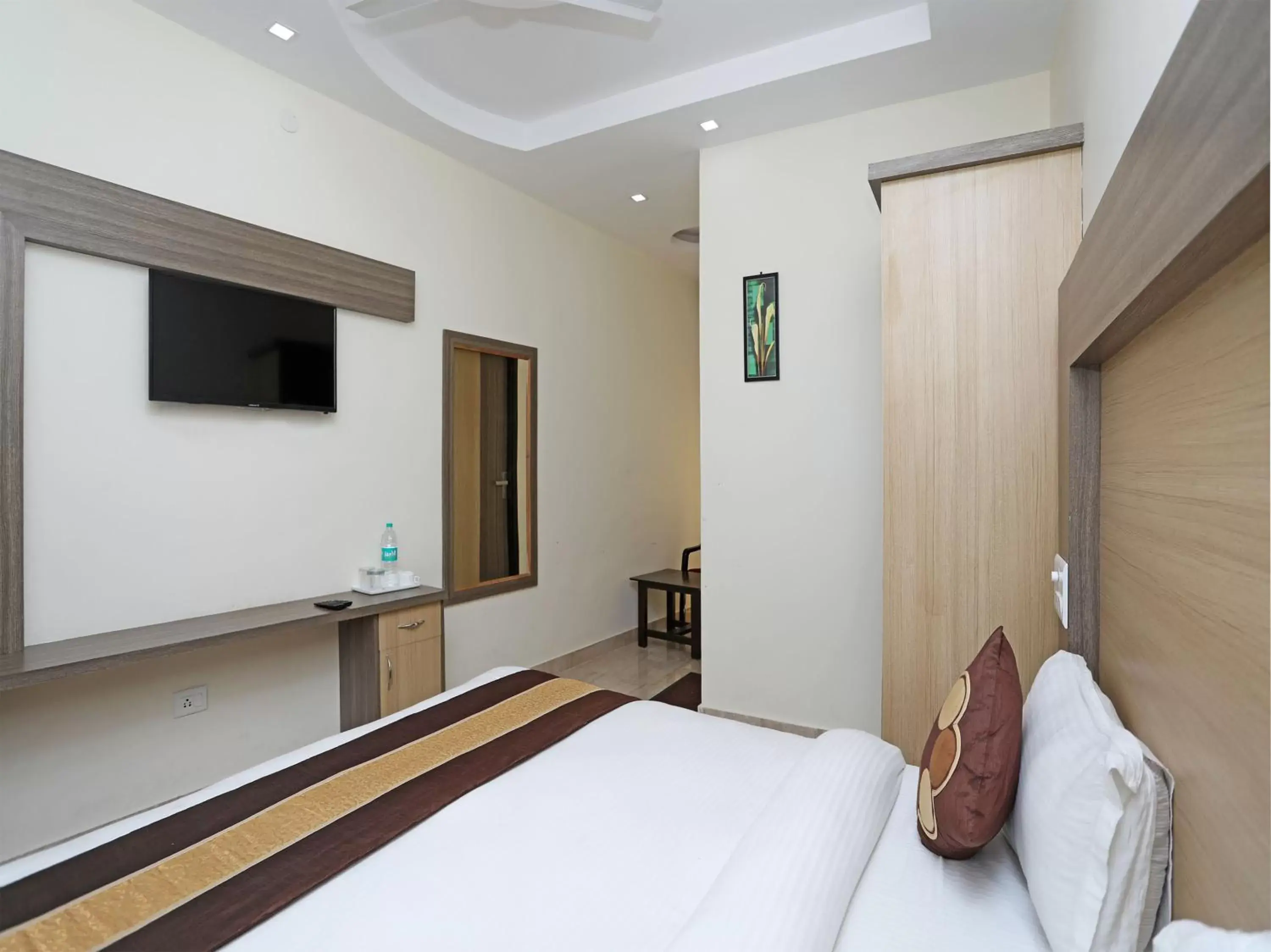 Bedroom, Bed in Hotel KSS Inn Bedroom, Bed in Hotel KSS Inn