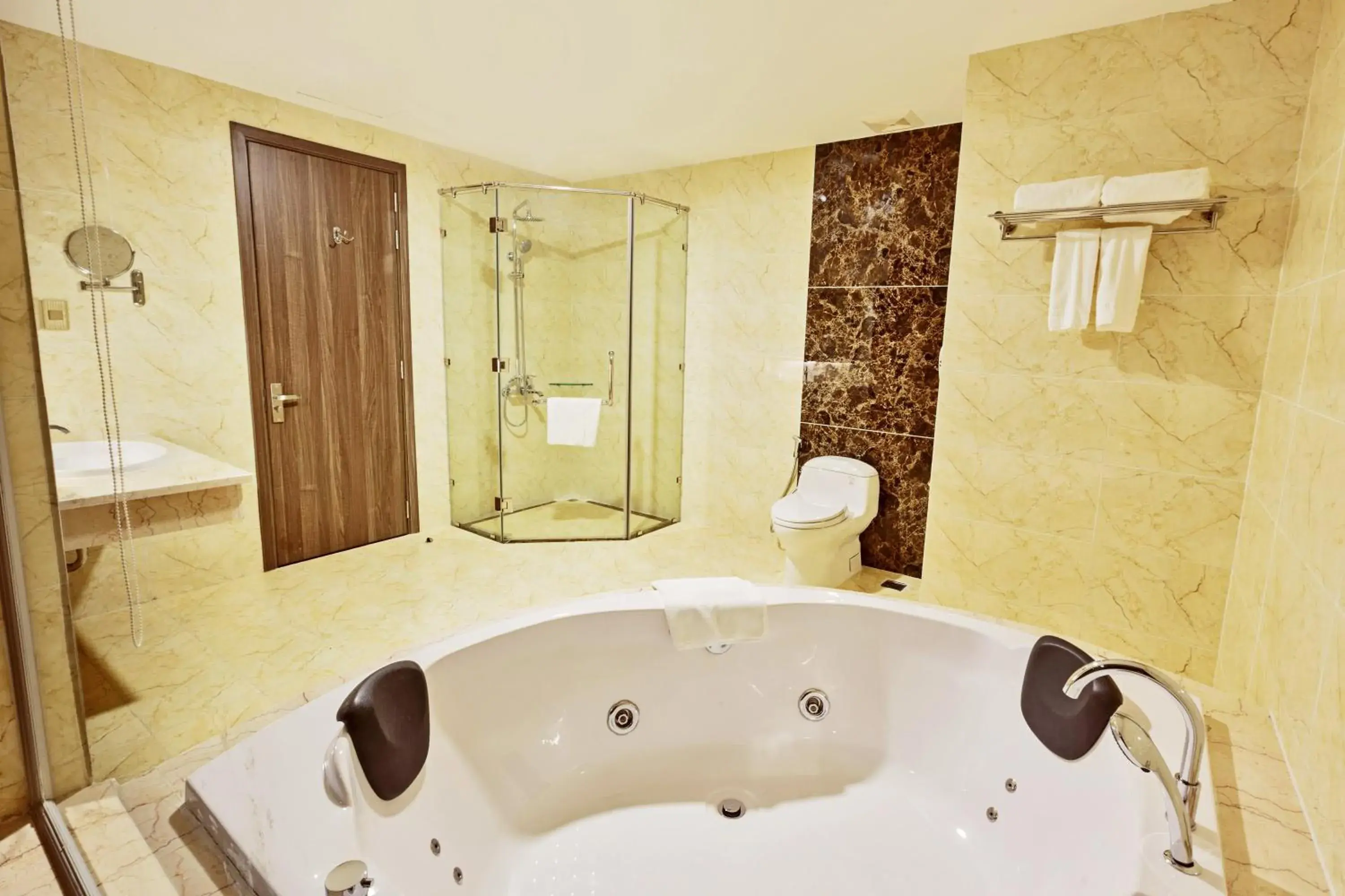 Bathroom in Muong Thanh Luxury Can Tho Hotel Bathroom in Muong Thanh Luxury Can Tho Hotel