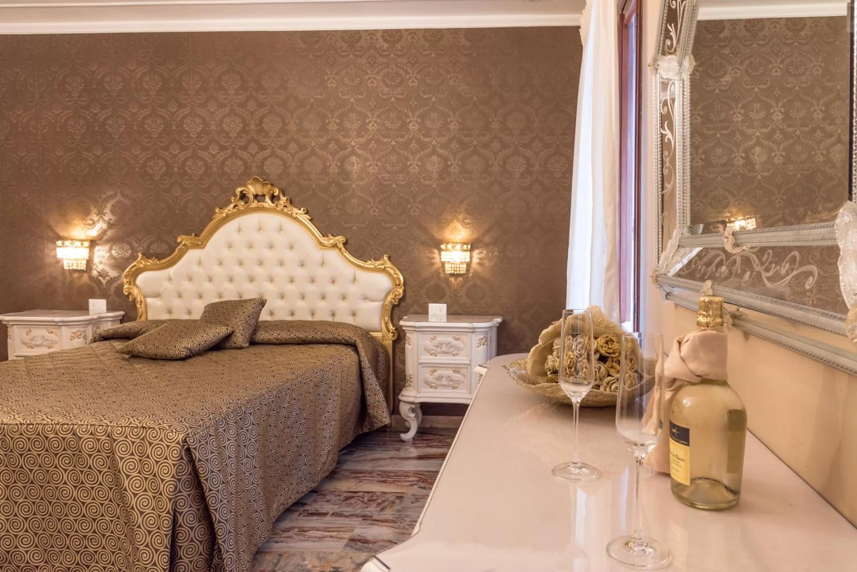 Bed in Ca' del Cinema B&B