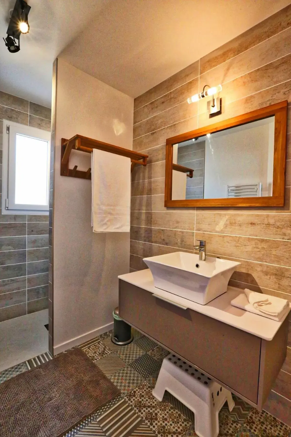 Shower, Bathroom in Domaine Le Sherwood