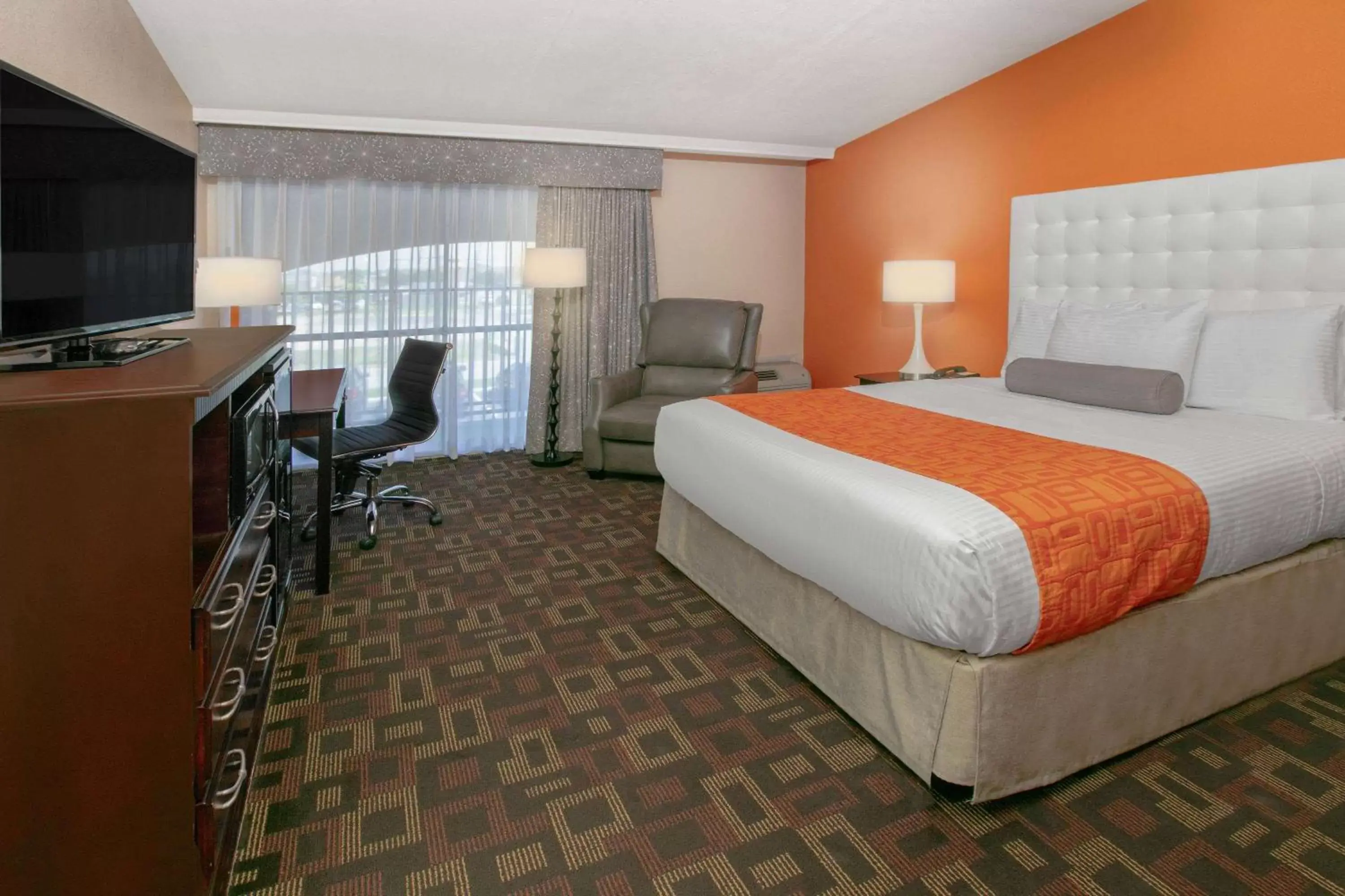 Bed in Howard Johnson by Wyndham Oklahoma City OKC Airport, Fairgrounds, I40