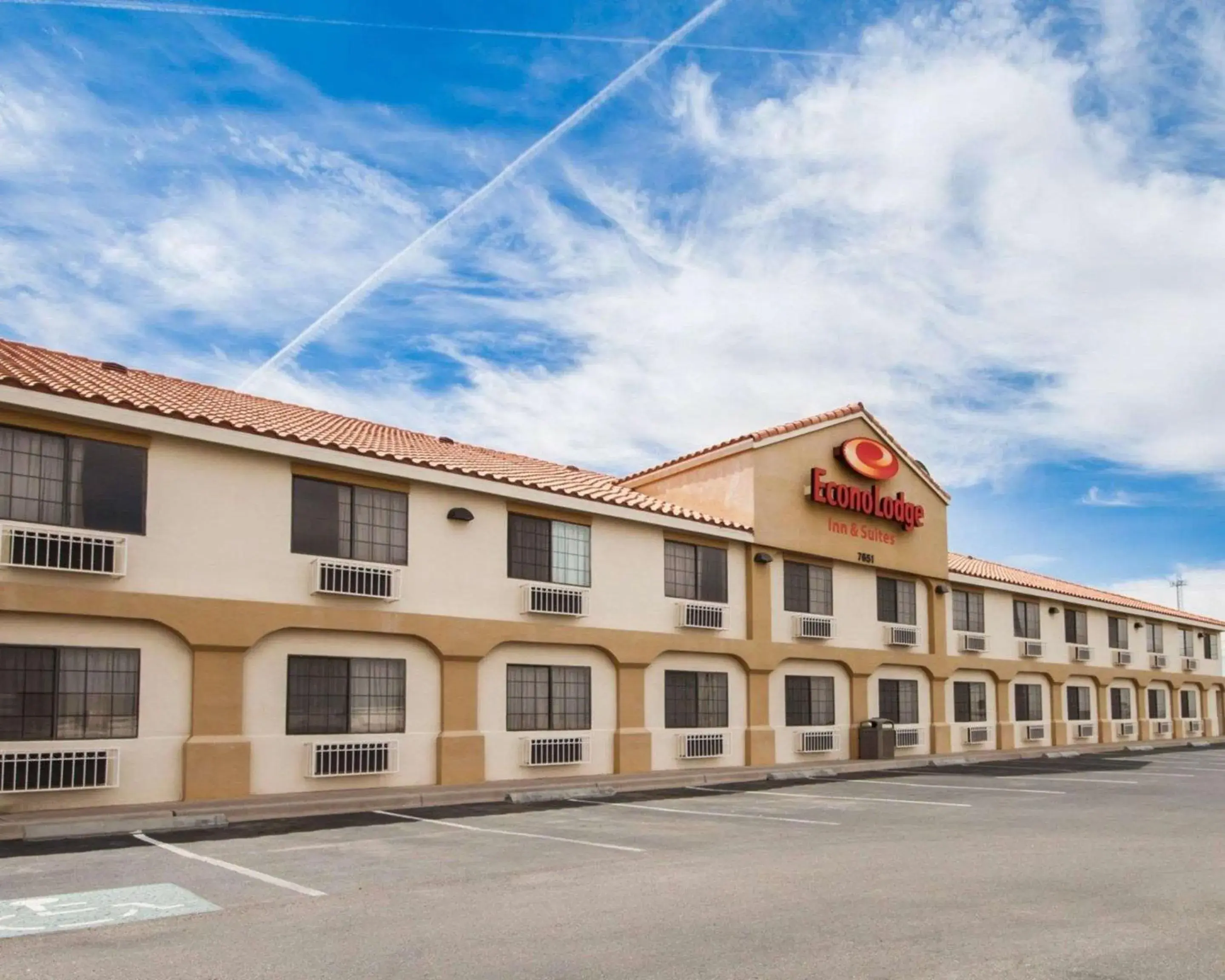 Property Building in Econo Lodge Inn & Suites