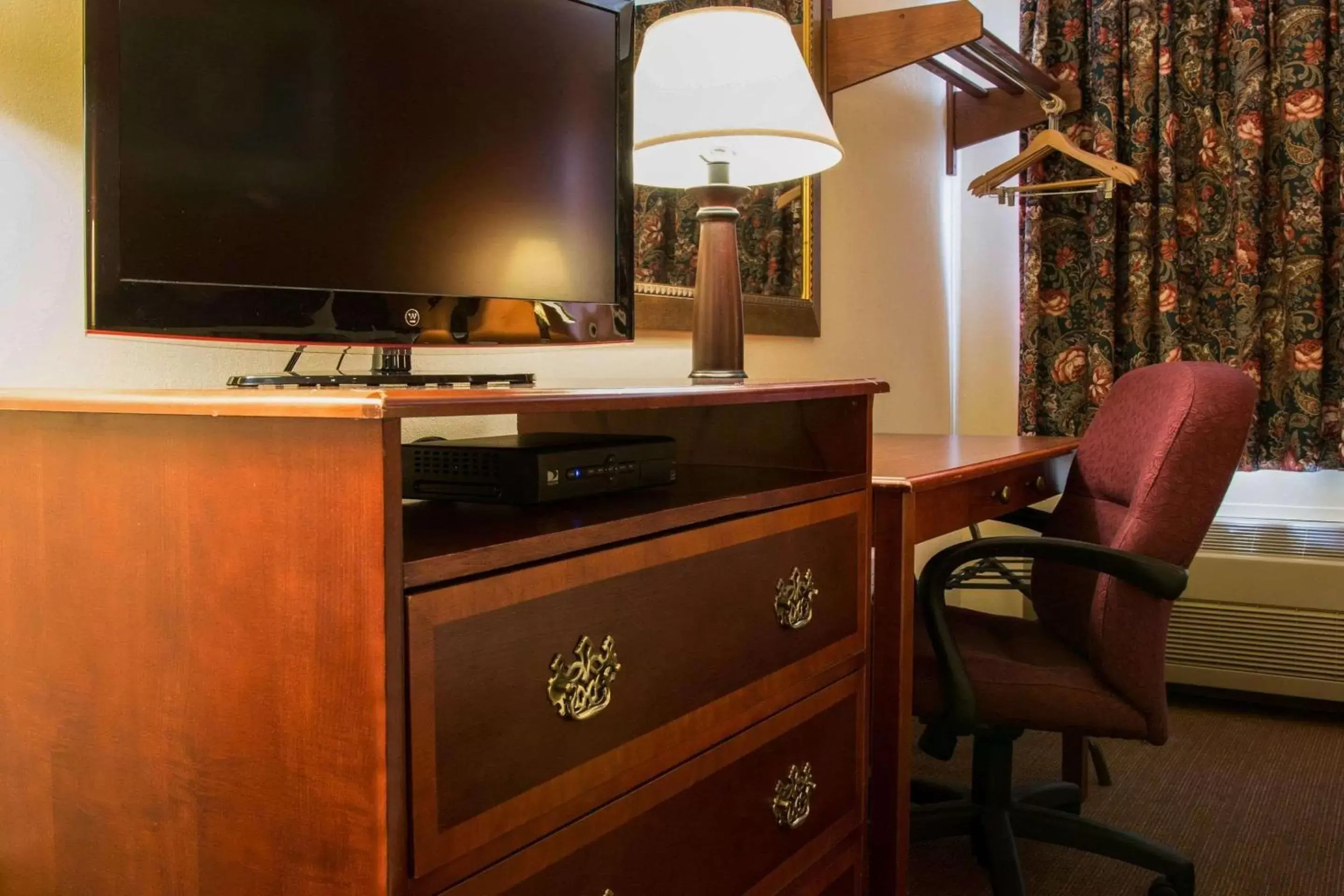 Photo of the whole room, TV/Entertainment Center in Rodeway Inn