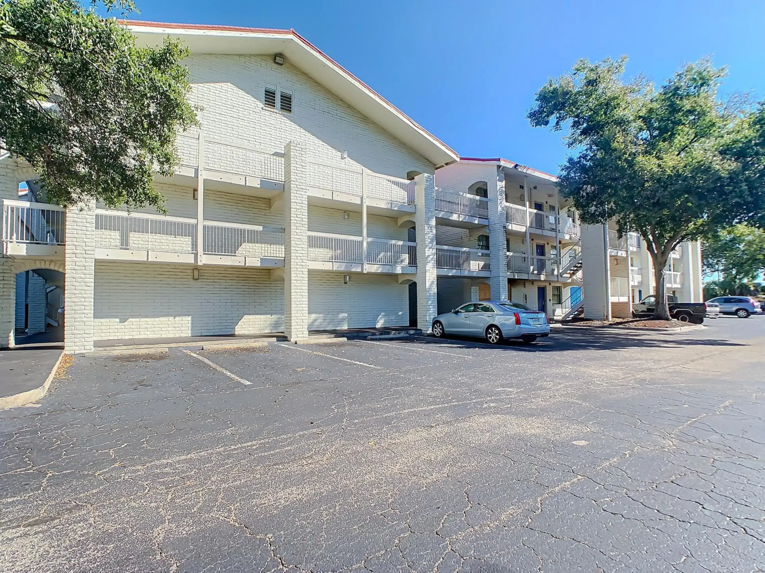Property Building in Stayable Suites Jacksonville North