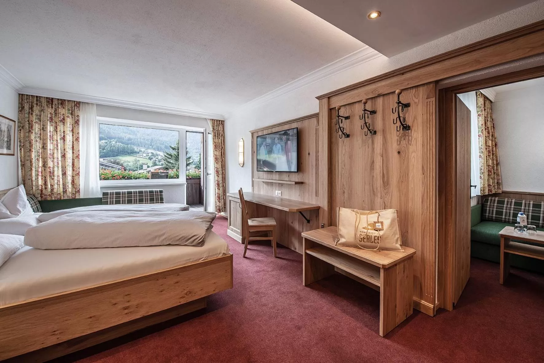 Photo of the whole room, Bed in Hotel Serles