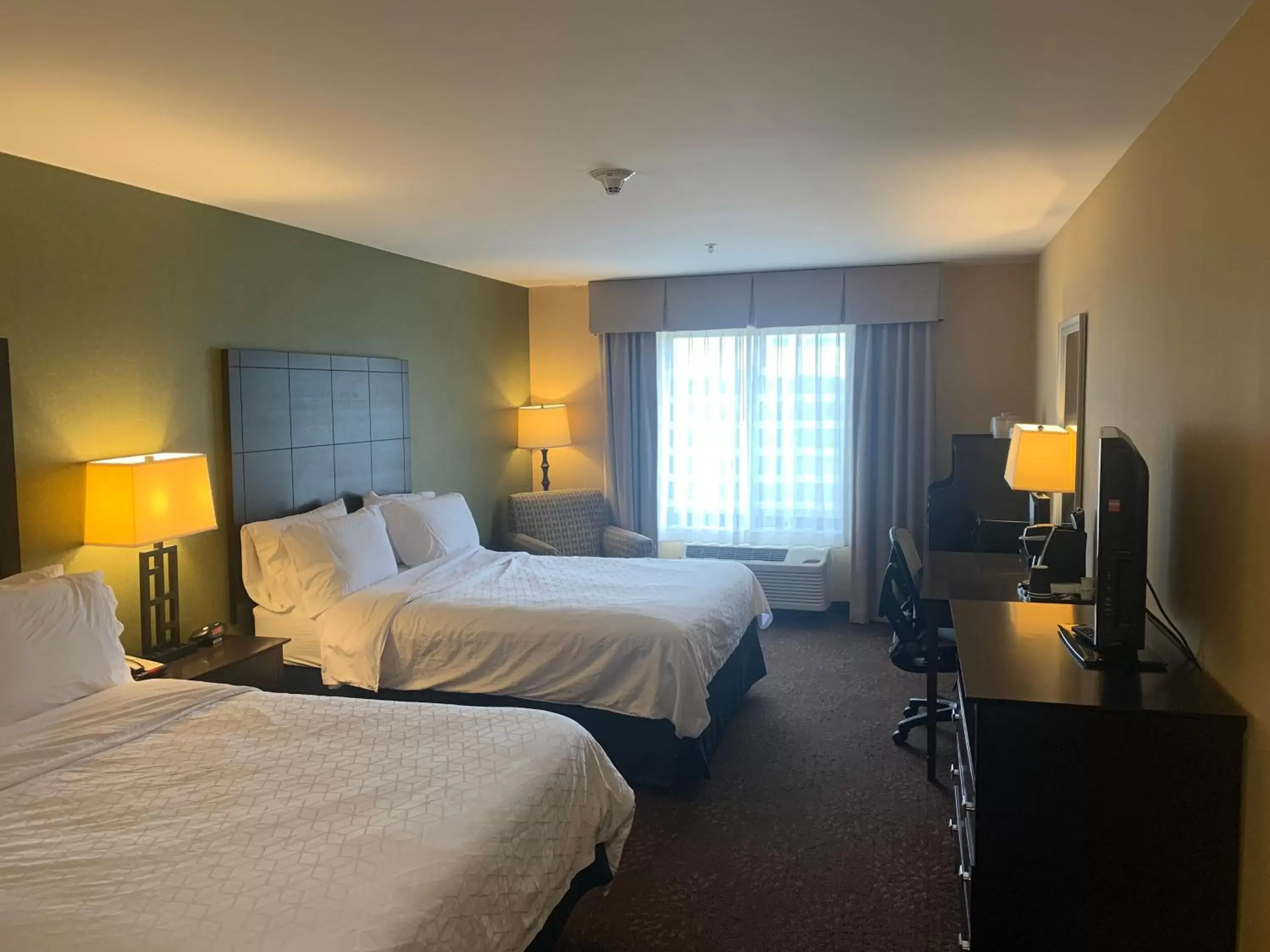 Bed in Holiday Inn Express Hotel & Suites Lansing-Dimondale, an IHG Hotel