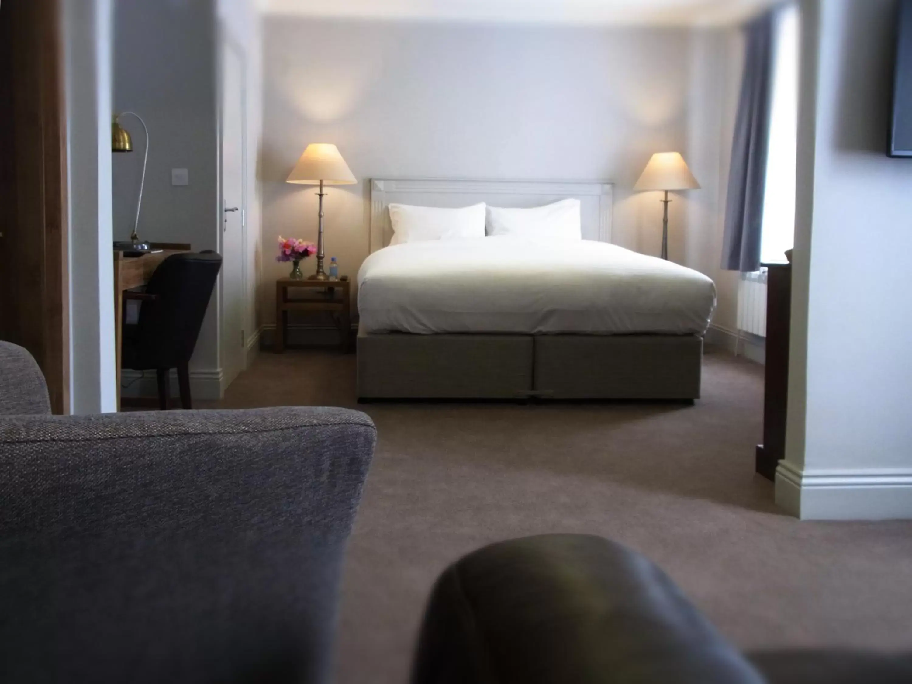 Bedroom, Bed in Abergavenny Hotel