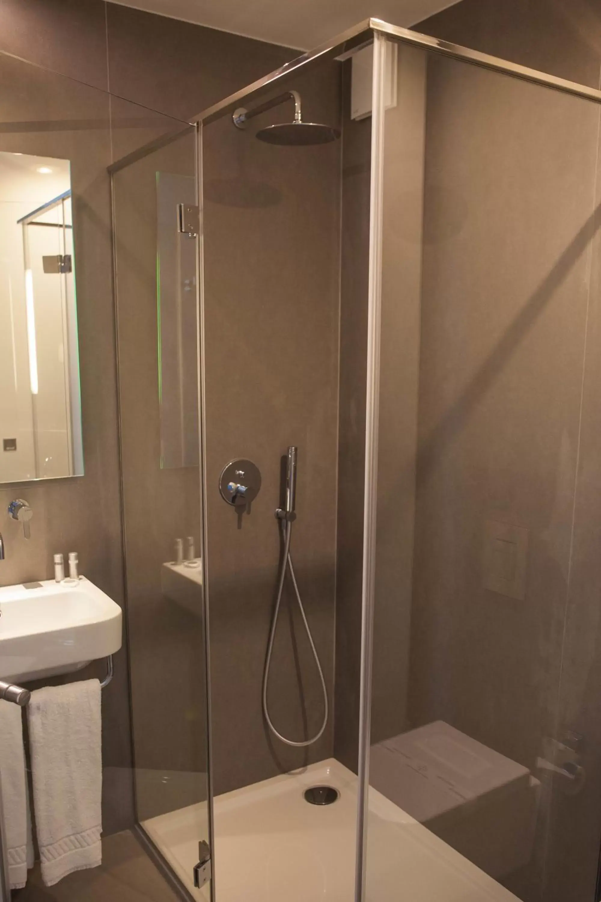Toilet, Bathroom in Hotel Costa Verde