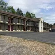 Property building in Sunset Inn Clarksville