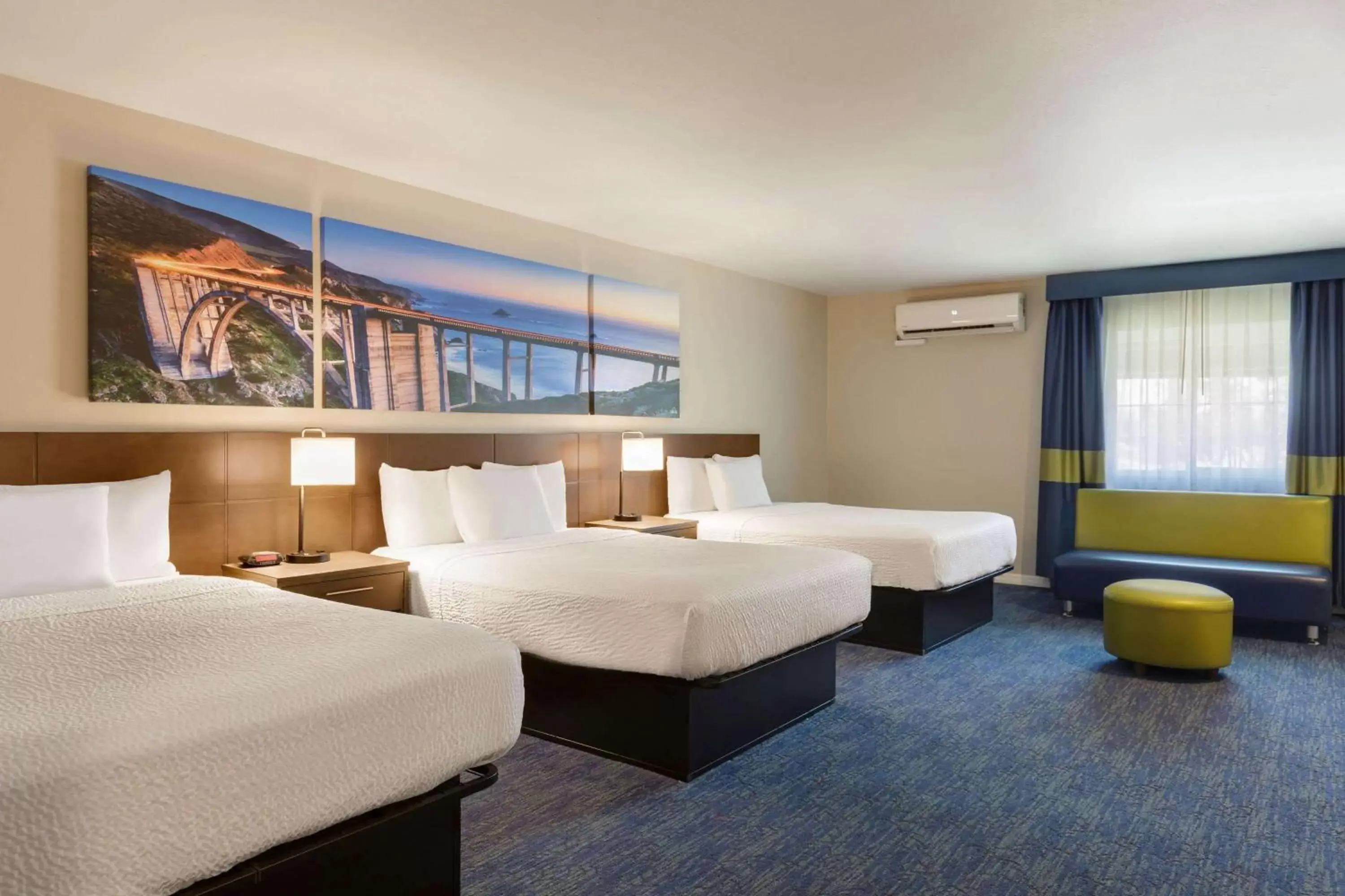 Bedroom, Bed in Days Inn & Suites by Wyndham Anaheim At Disneyland Park