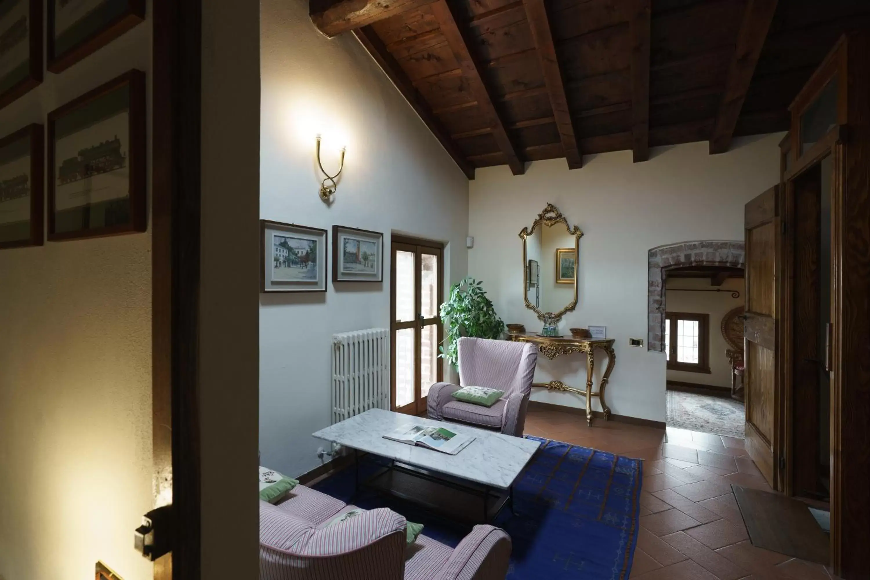 Photo of the whole room, Seating Area in Castello di Cernusco Lombardone