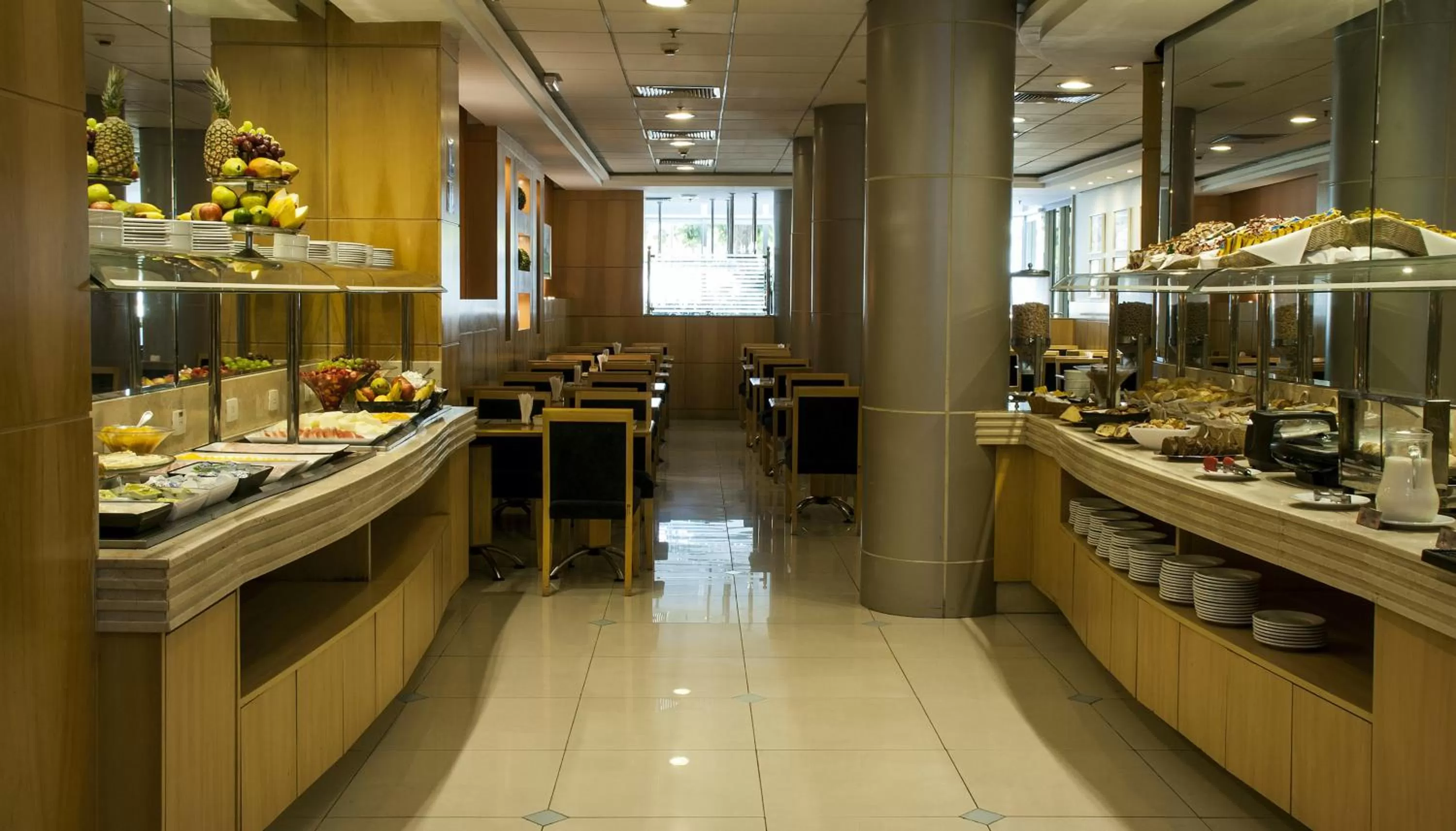 Restaurant/places to eat in Hotel Astoria Palace