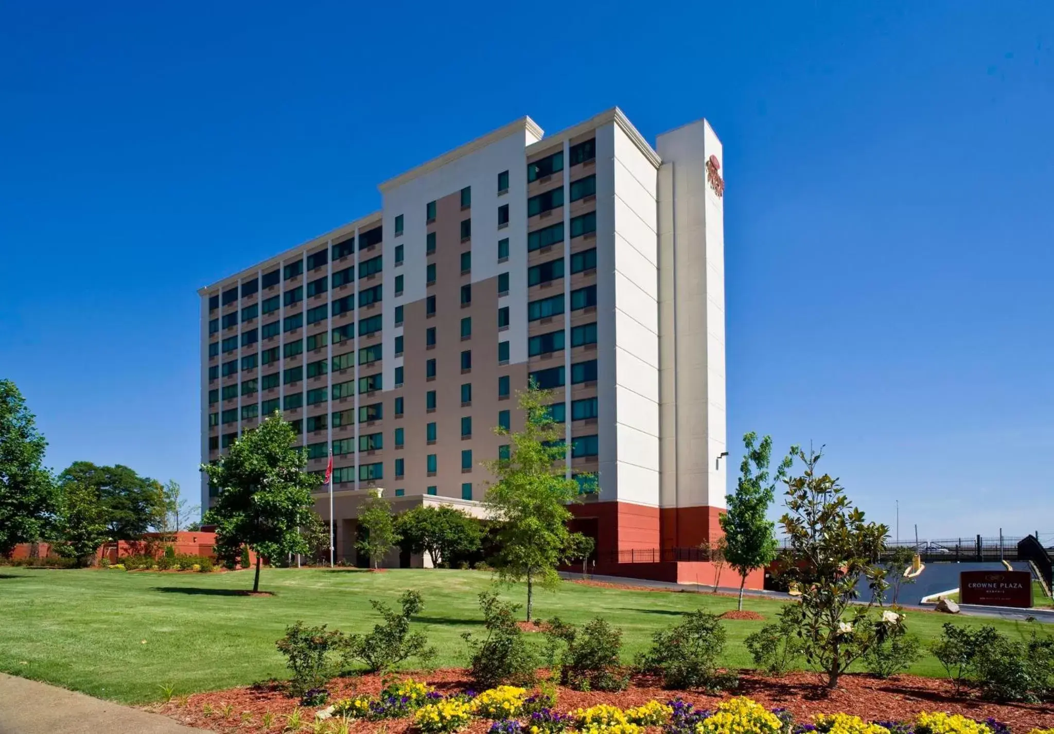 Property building in Crowne Plaza Memphis Downtown by IHG Property building in Crowne Plaza Memphis Downtown by IHG