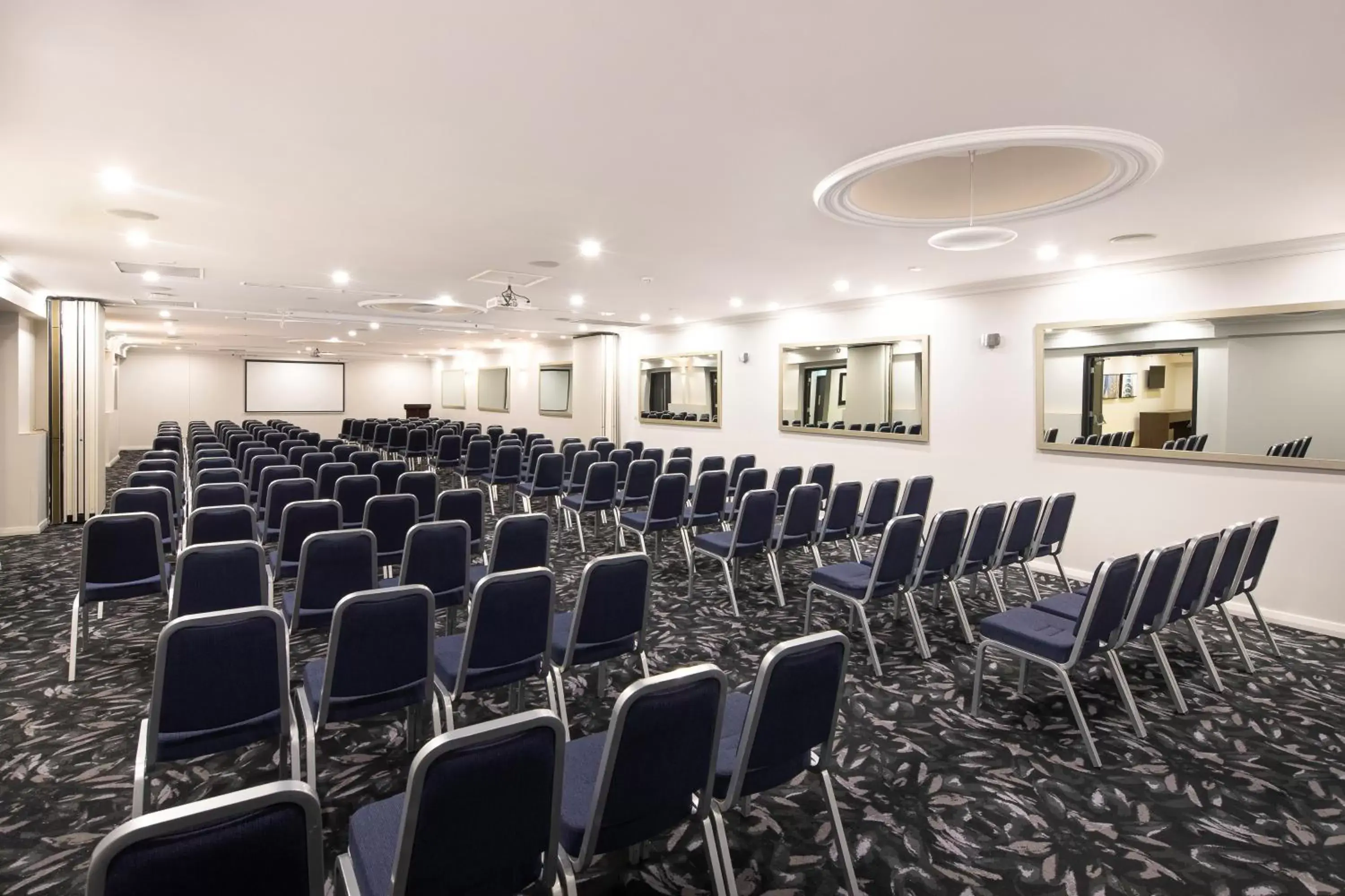 Meeting/conference room in Mercure Perth On Hay