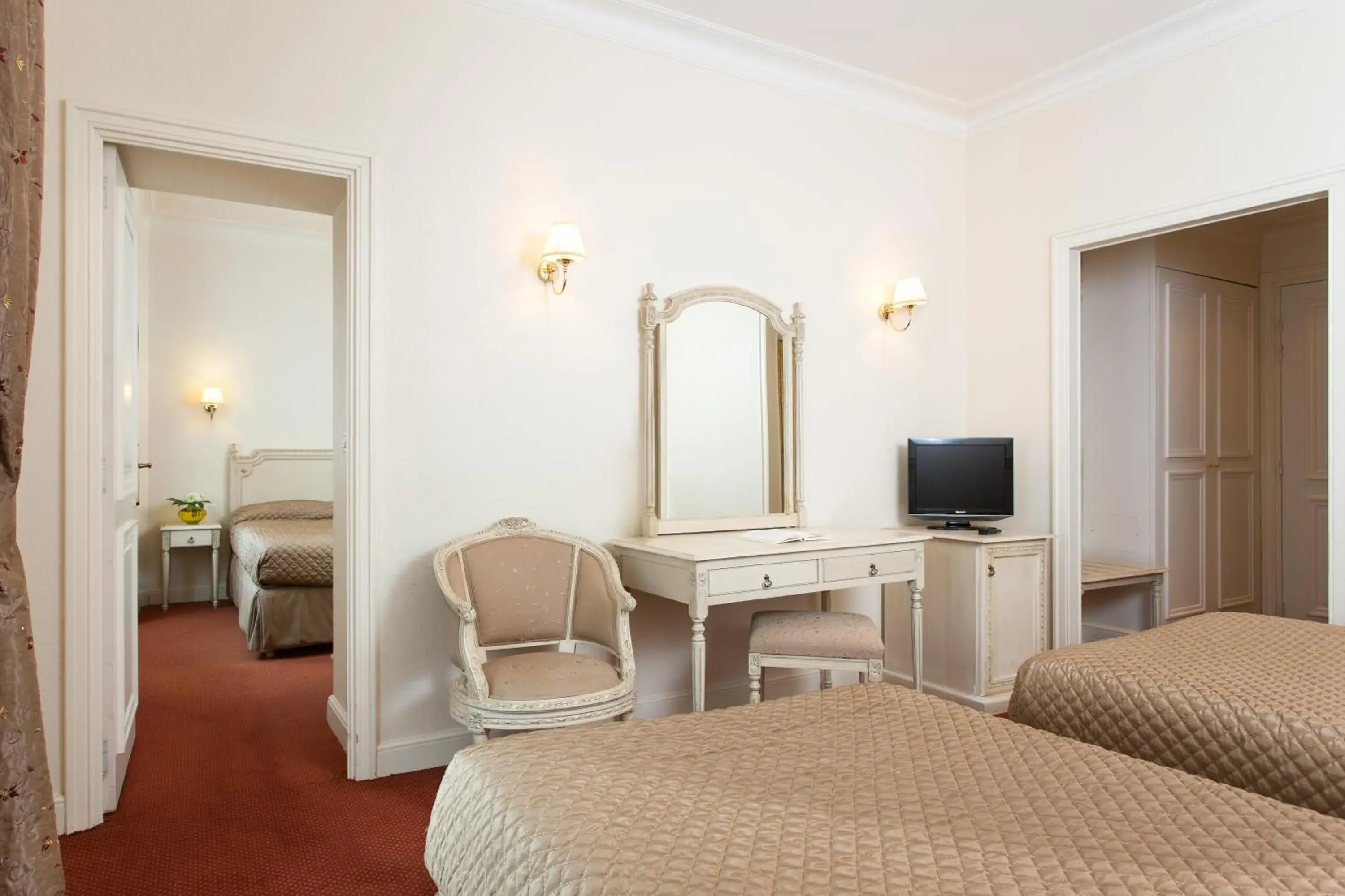 Family Suite (3 Adults) in Grand Hôtel Moderne