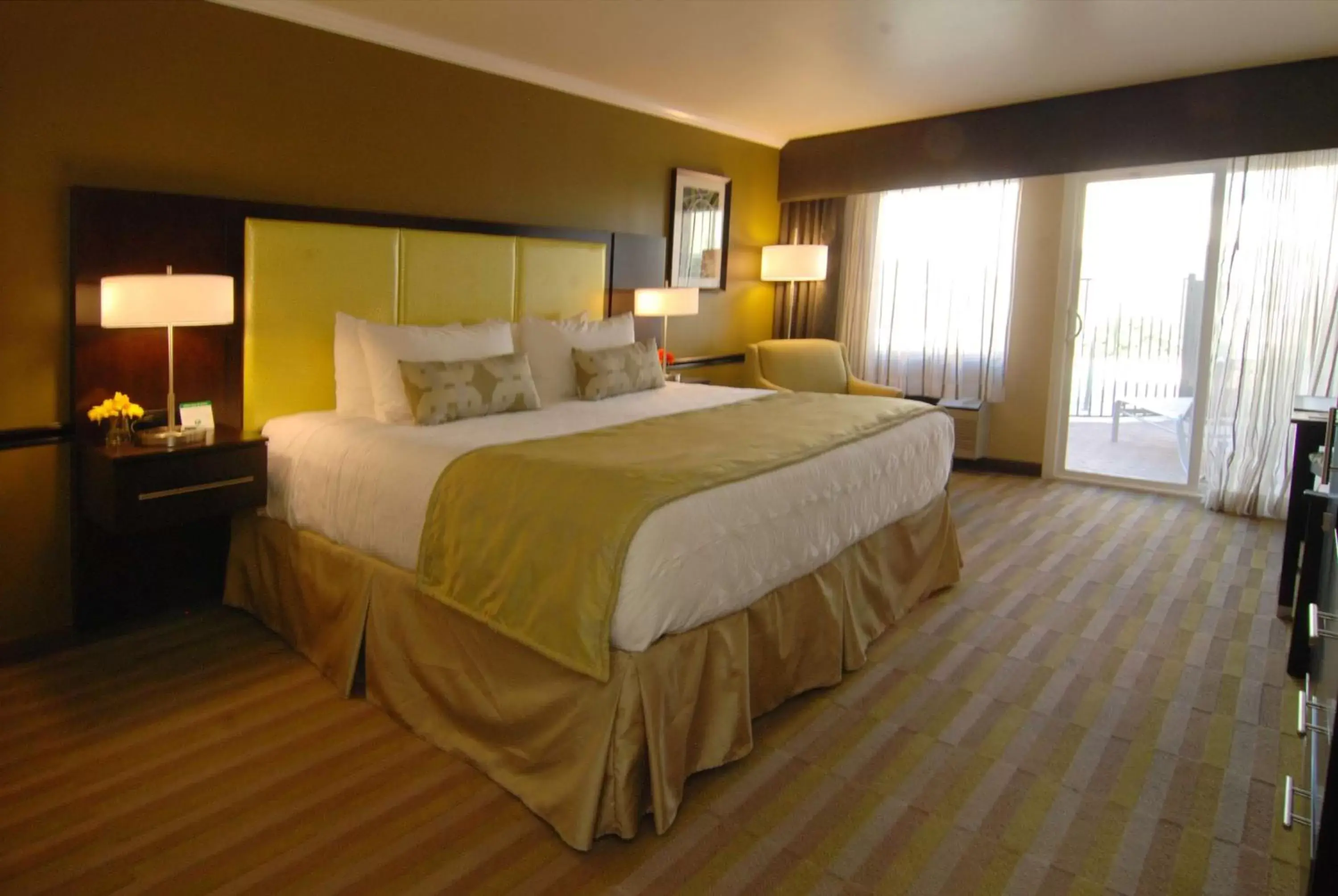 Photo of the whole room, Bed in Best Western Canoga Park Motor Inn