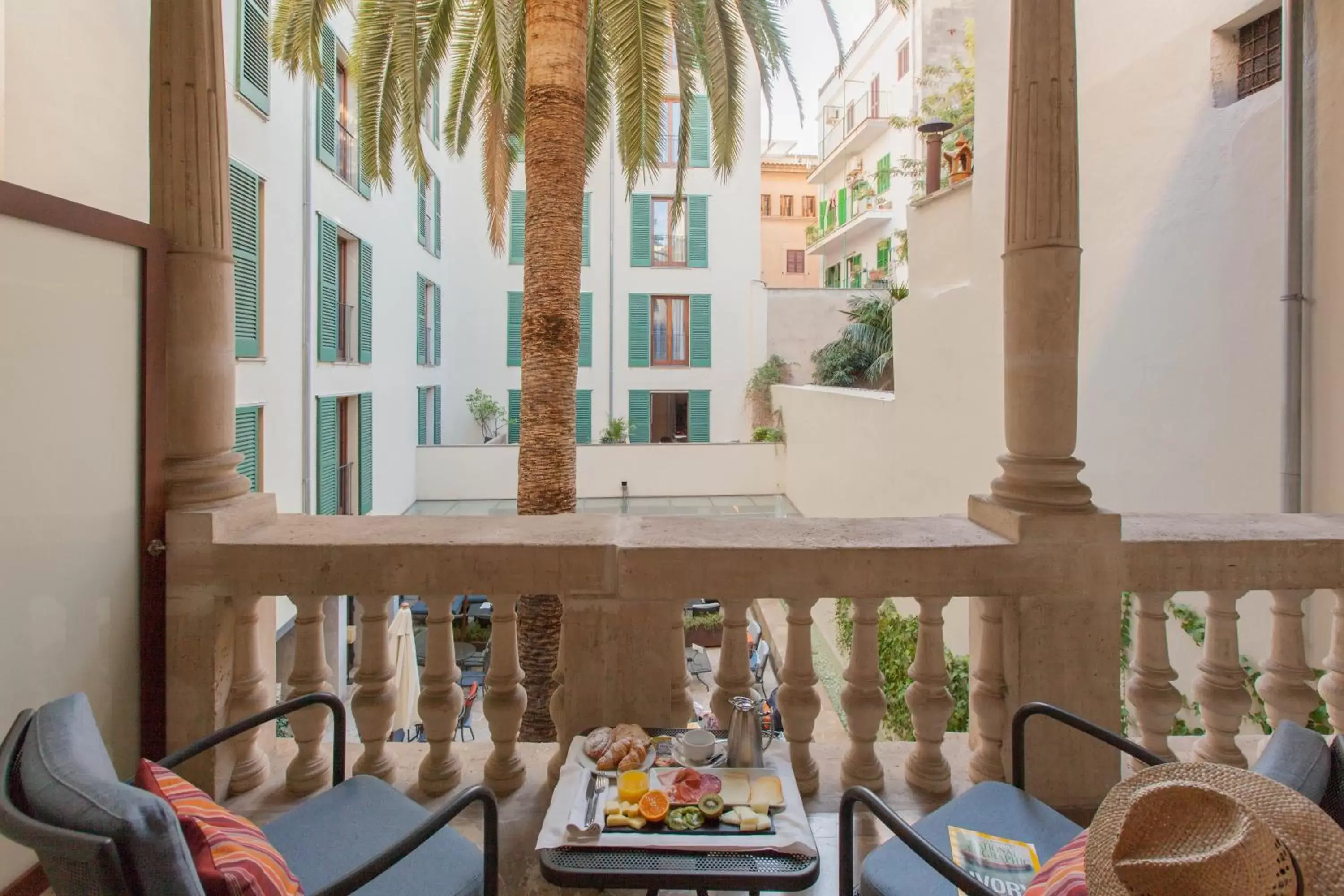 Balcony/Terrace in Petit Palace Hotel Tres