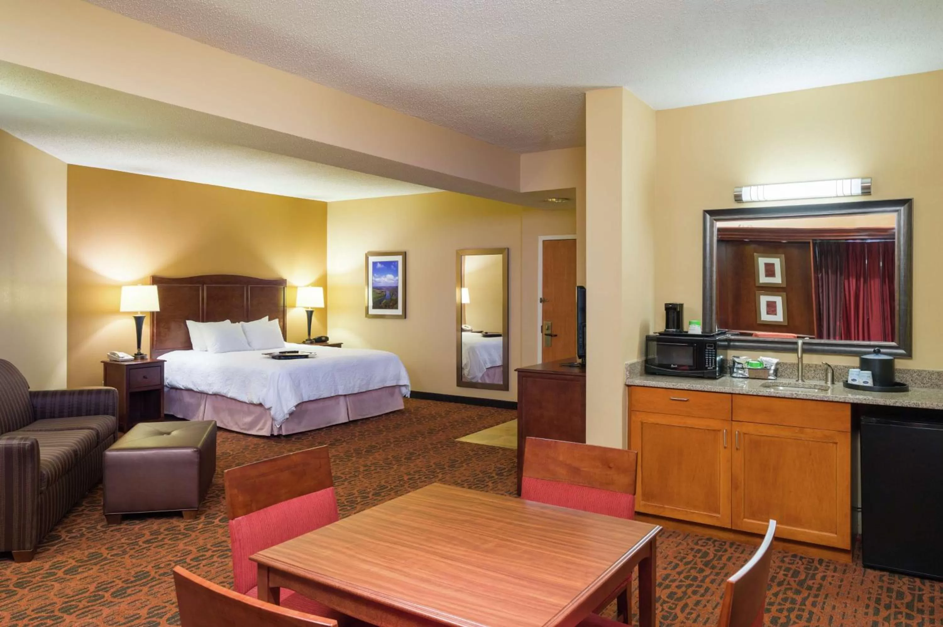 Bedroom, Bed in Hampton Inn Selinsgrove/Shamokin Dam