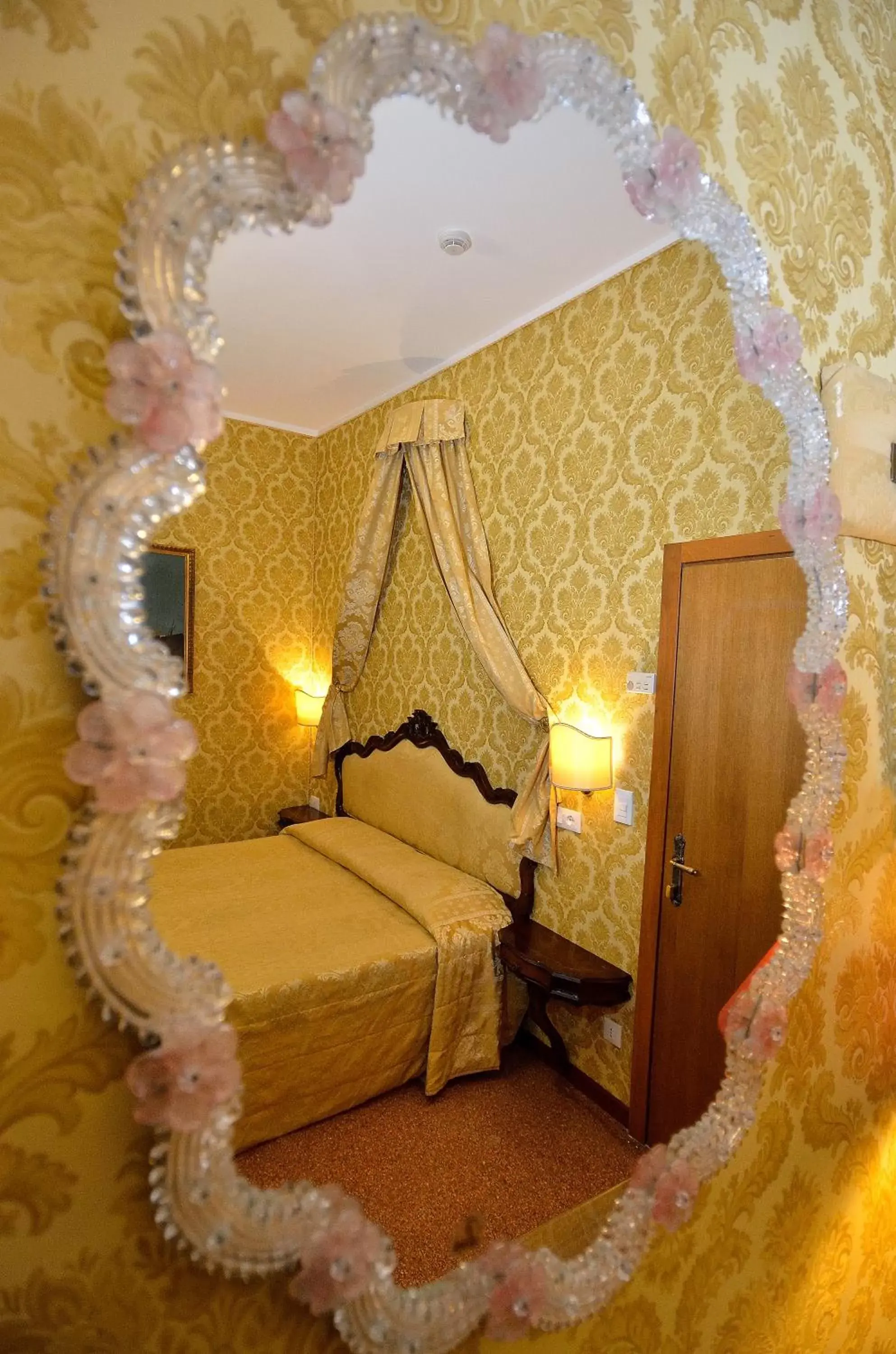 Decorative detail, Bed in Hotel Da Bruno