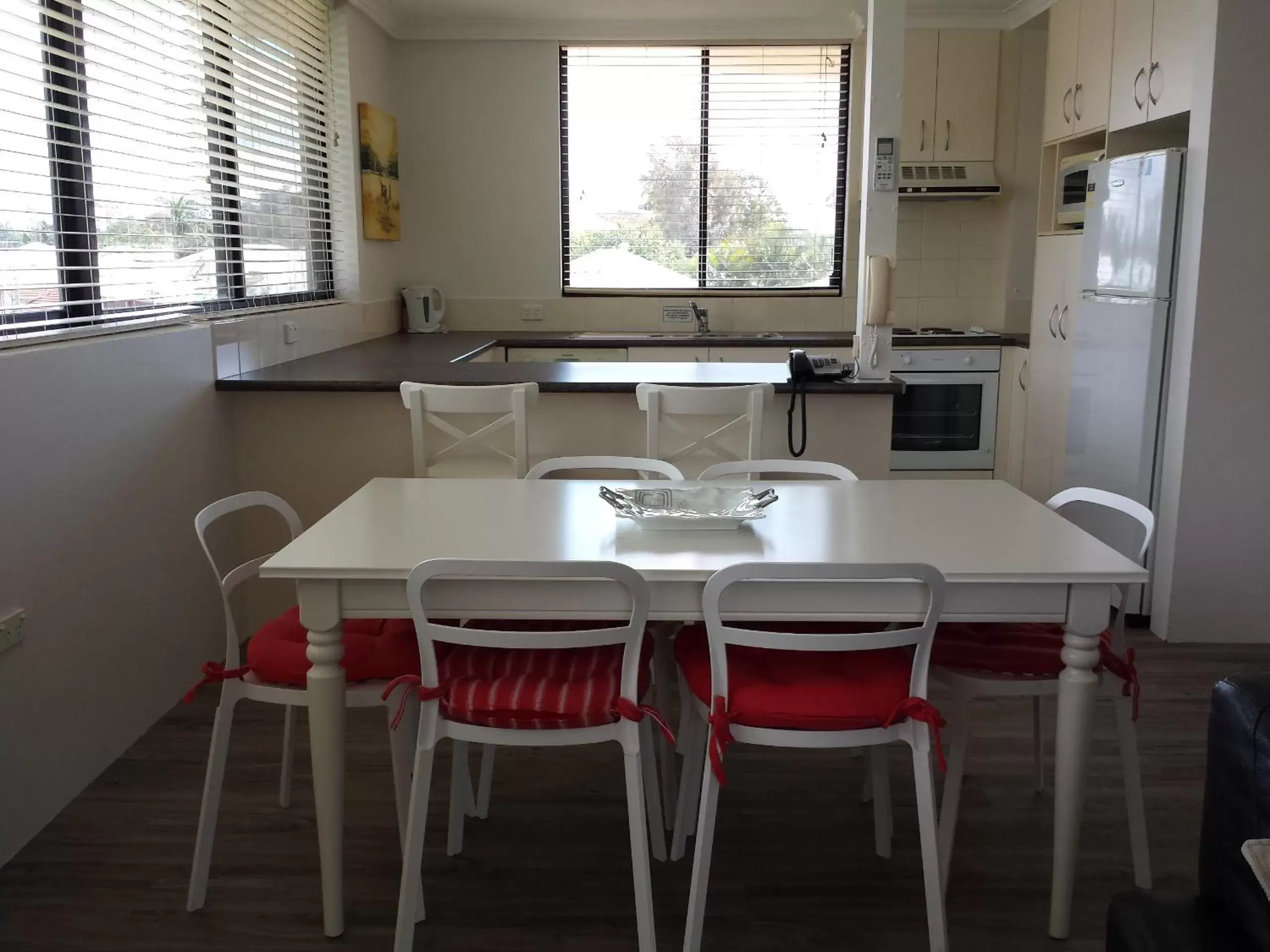 Day, Dining Area in Kirribilli Apartments