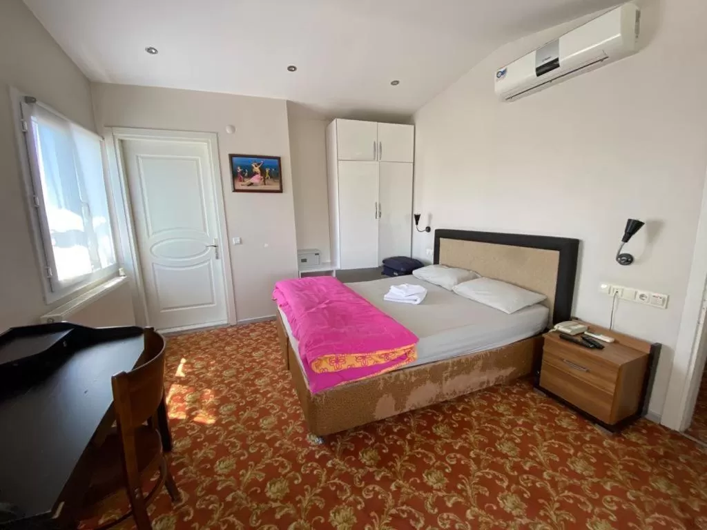 Photo of the whole room, Bed in Sakran Hotel