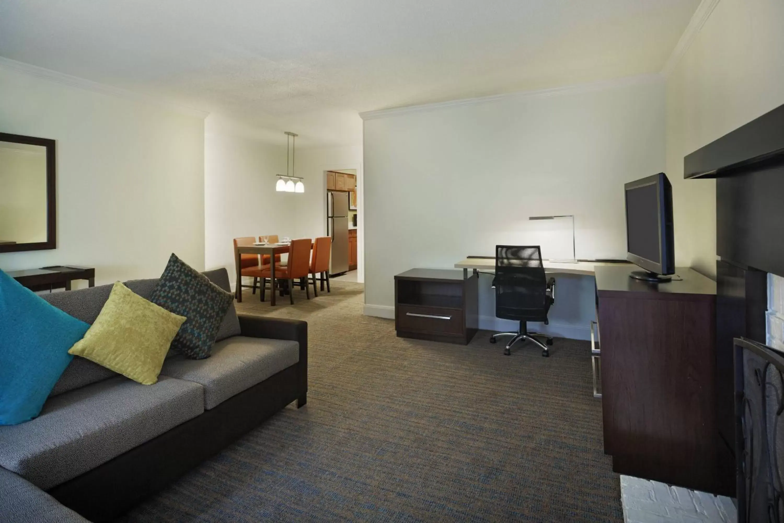 Living room, Seating Area in Residence Inn Houston by The Galleria