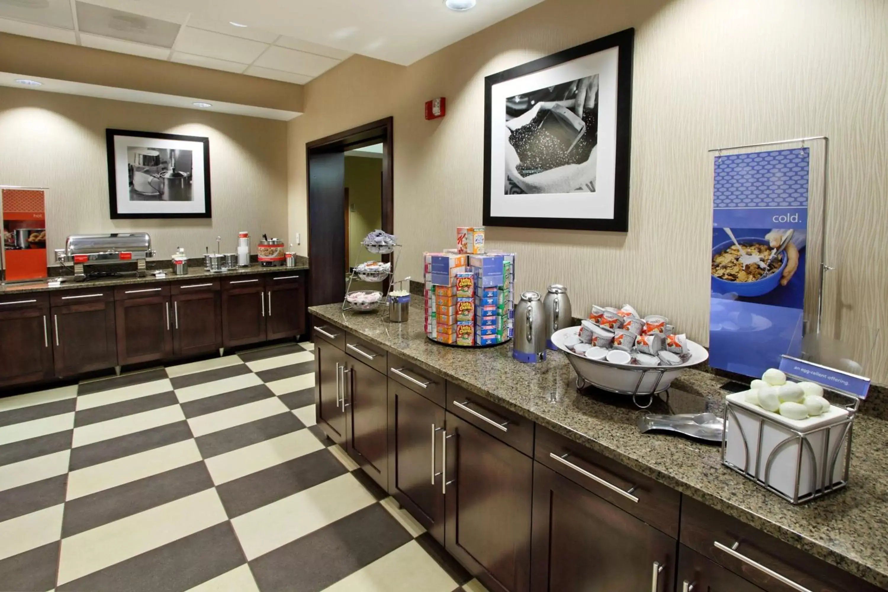 Dining area, Restaurant/Places to Eat in Hampton Inn Hagerstown