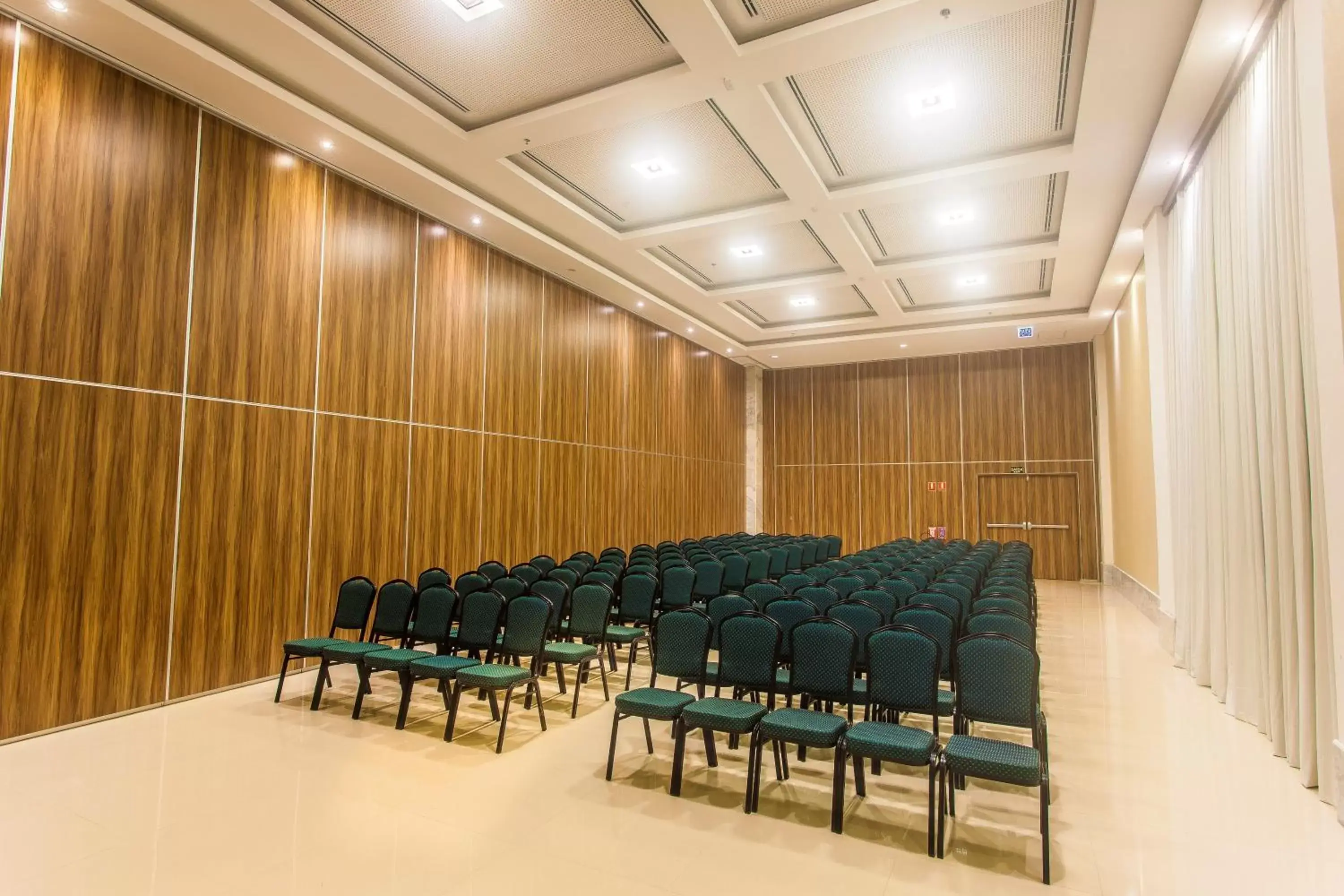 Meeting/conference room in Holiday Inn Natal, an IHG Hotel