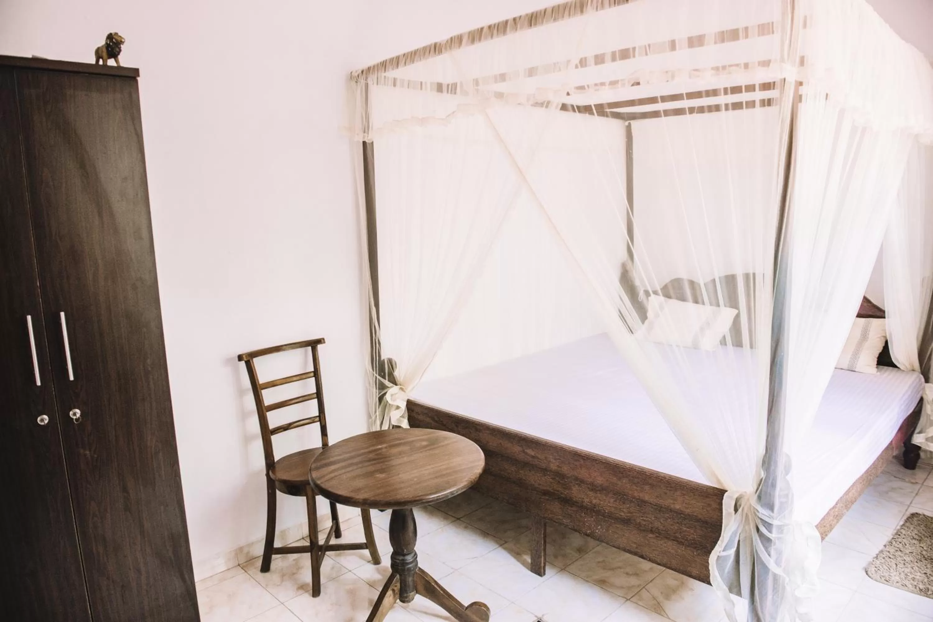 Shower, Bed in Kadolana Guest House