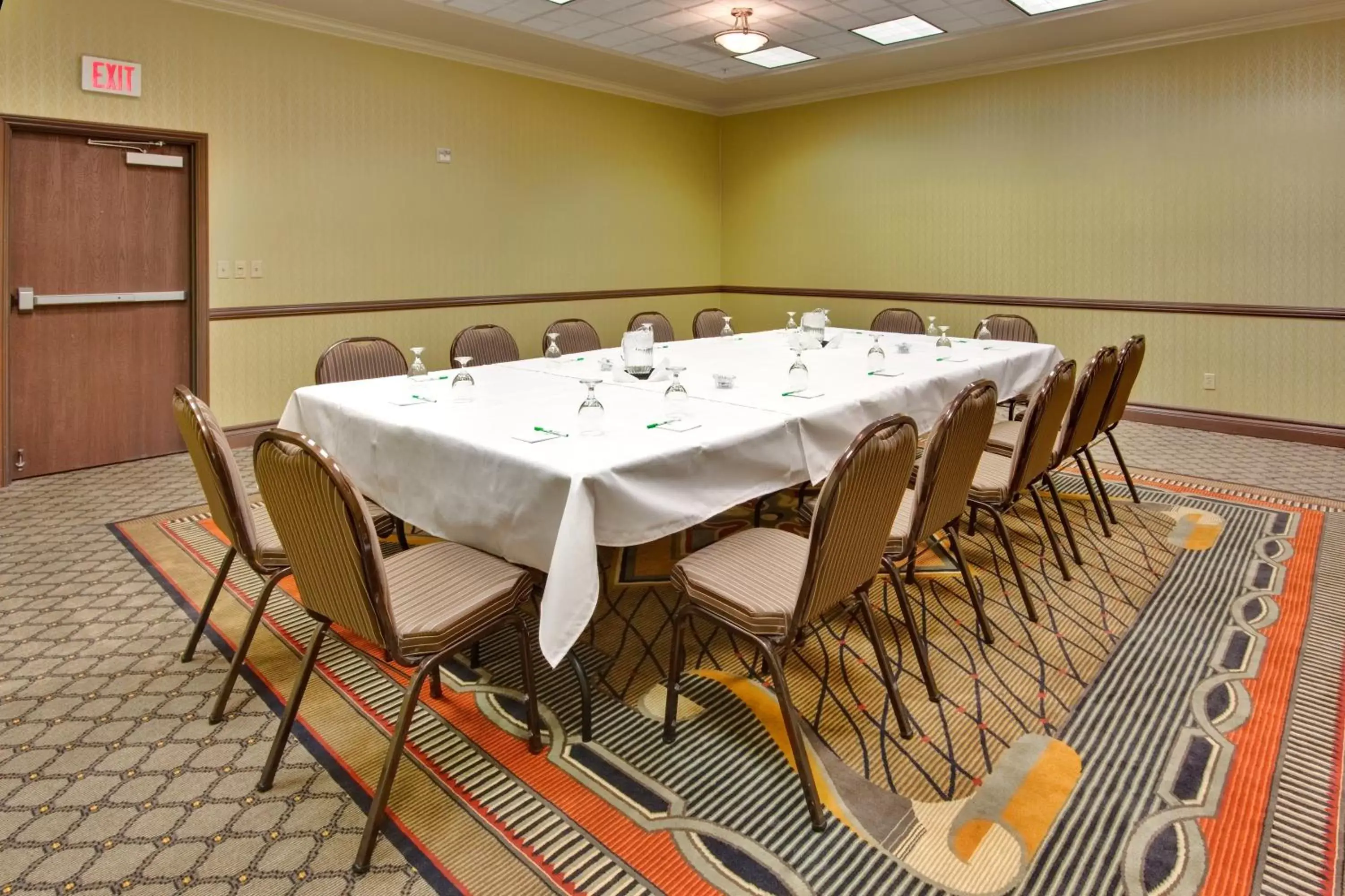 Meeting/conference room in Holiday Inn Hotel & Suites Bakersfield, an IHG Hotel