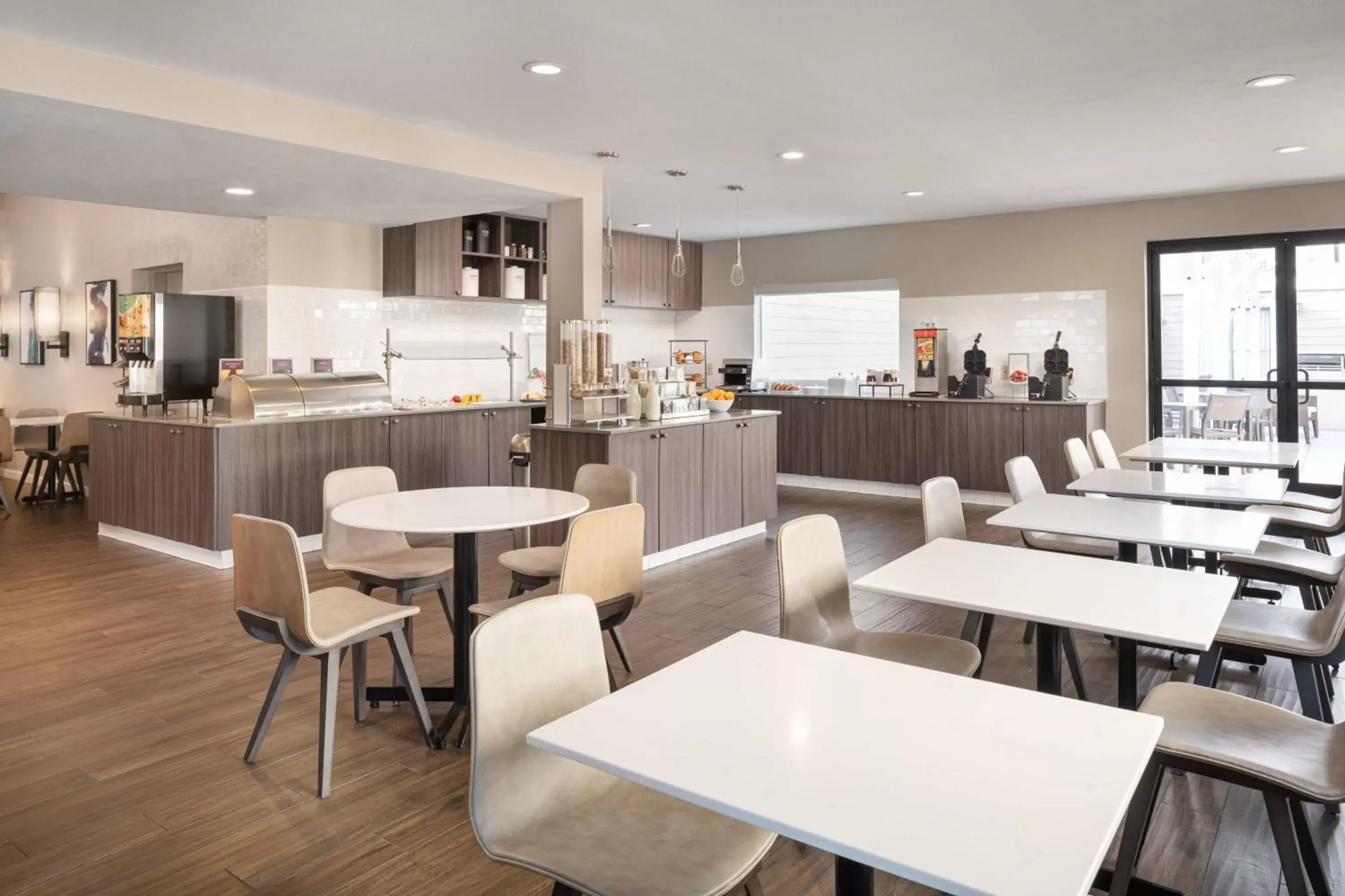 Breakfast, Restaurant/Places to Eat in Residence Inn by Marriott Long Beach