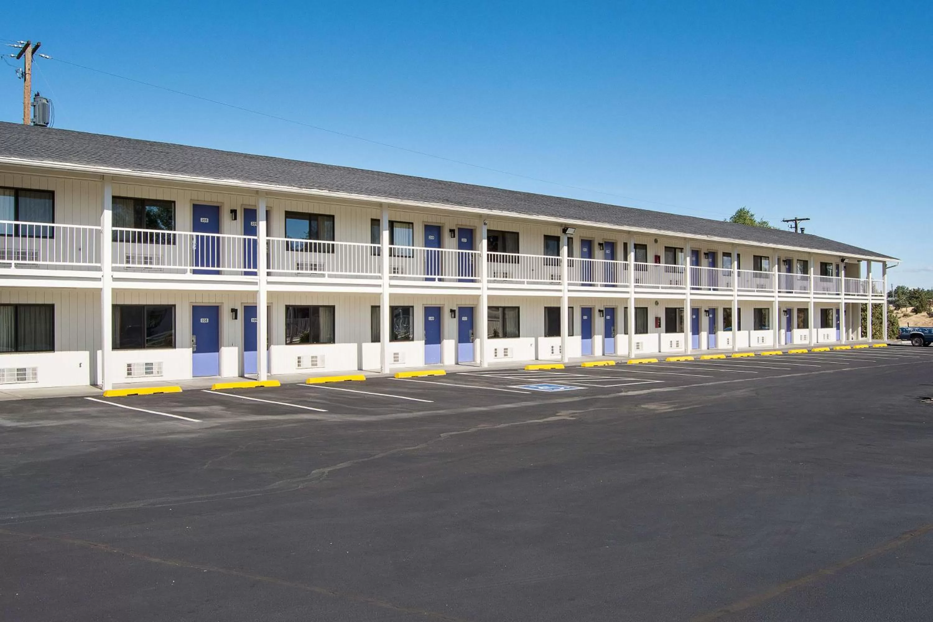 Property building in Motel 6-Madras, OR