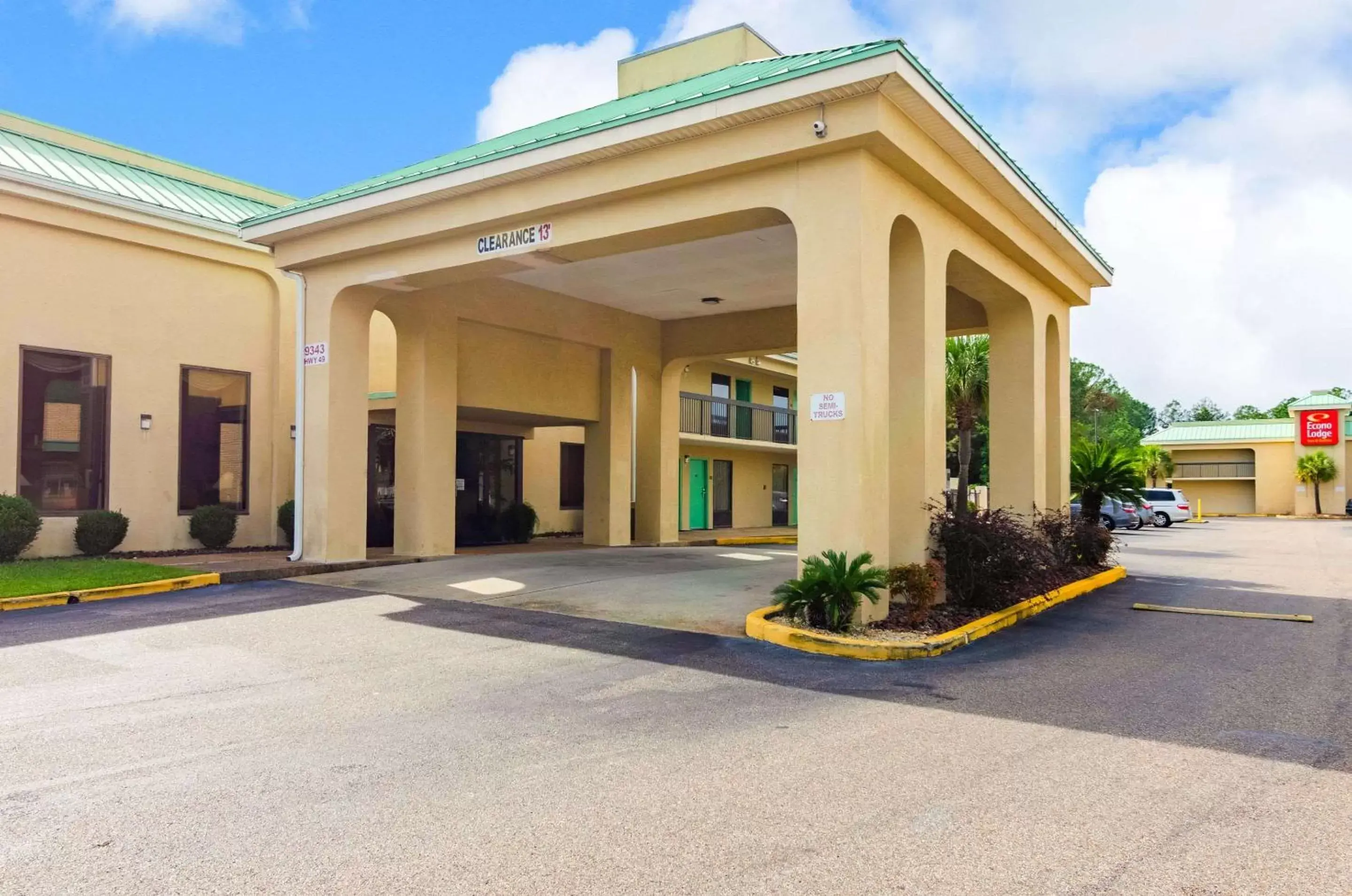 Property building in Econo Lodge Inn & Suites Gulfport