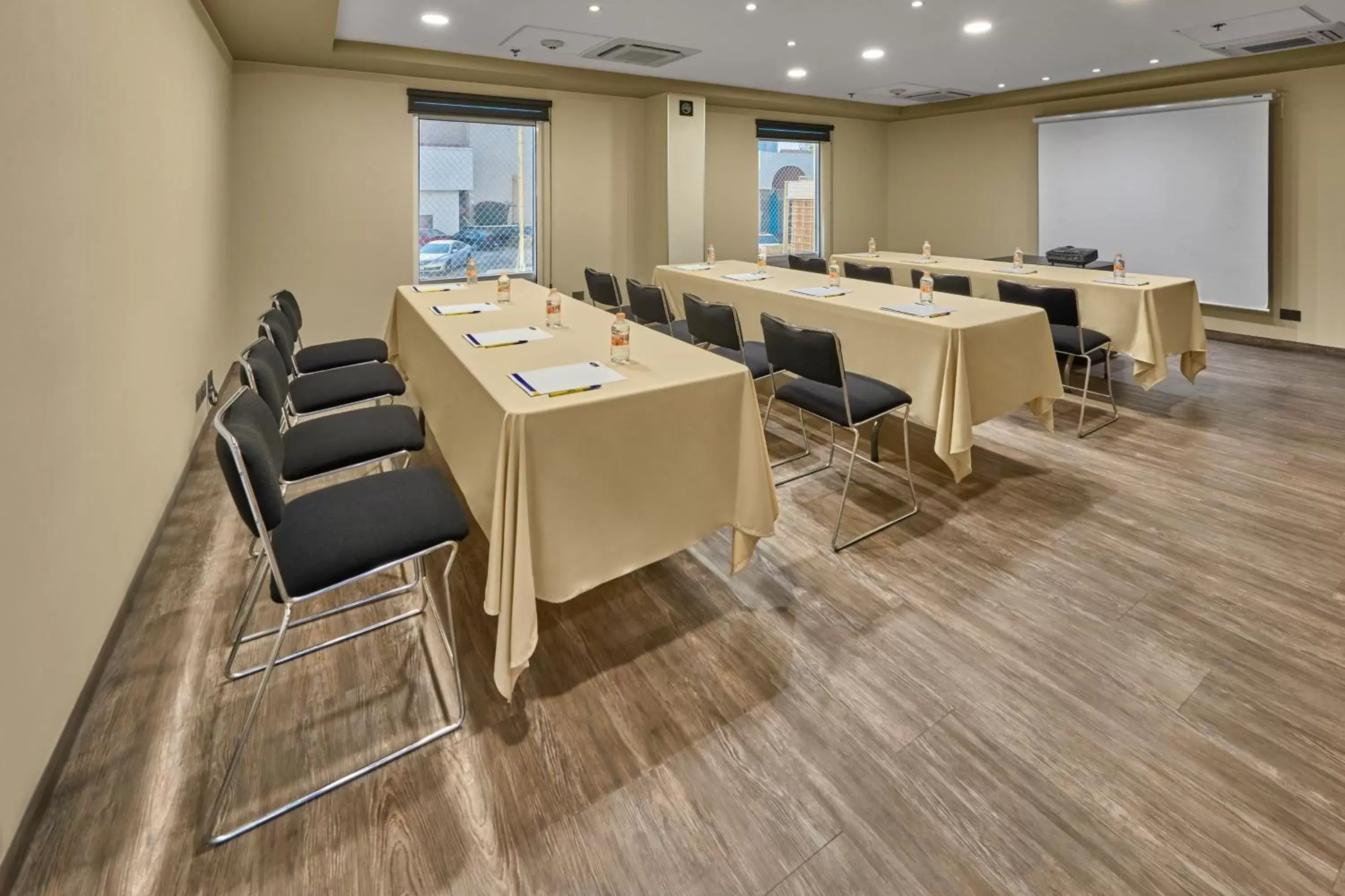 Meeting/conference room in City Express by Marriott Mexicali