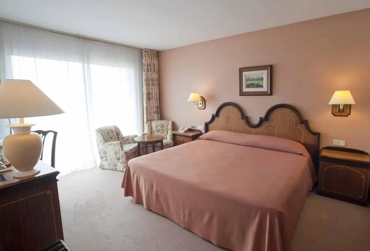 Photo of the whole room, Bed in Hotel Riu Fluviá