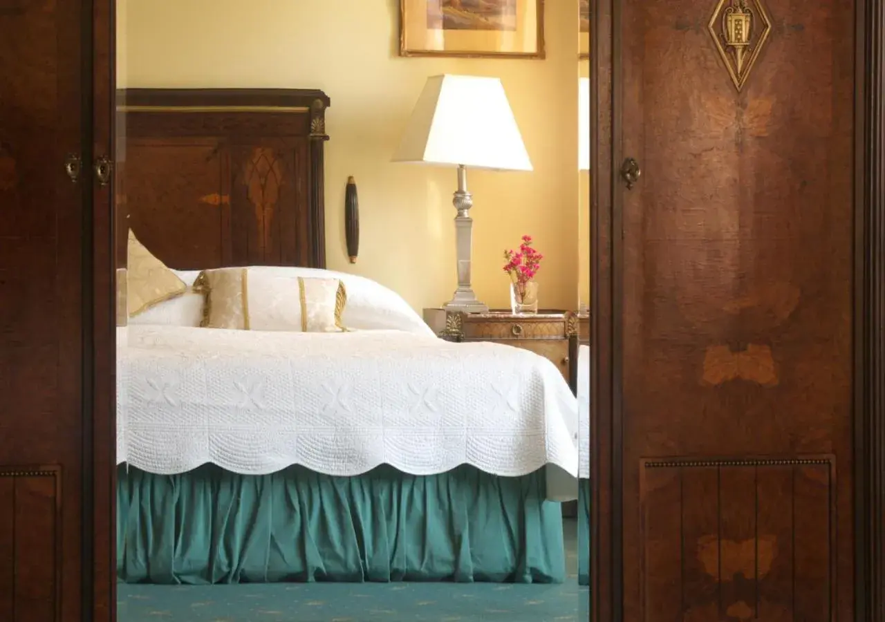 Bedroom, Bed in Seaview House Hotel