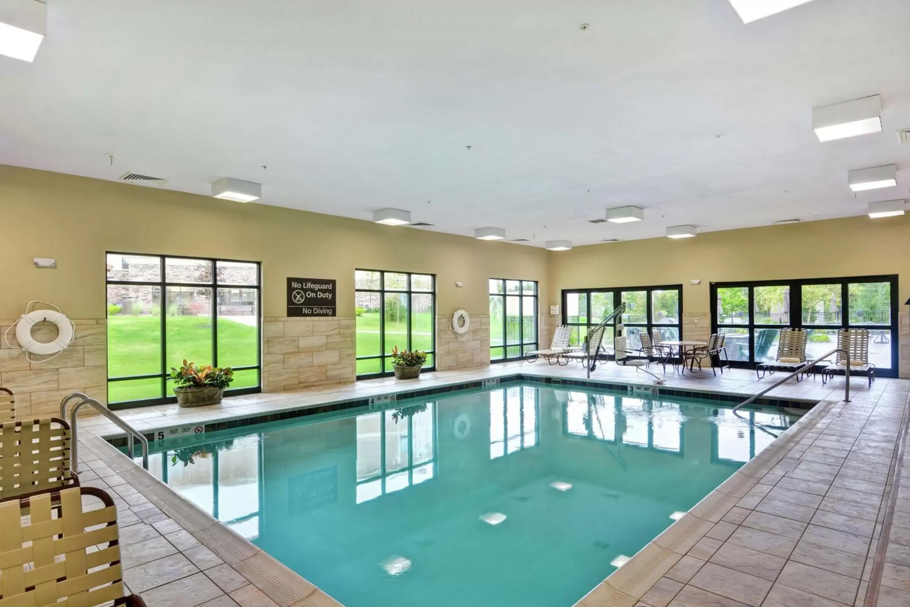 Pool view, Swimming Pool in Hampton Inn and Suites New Hartford/Utica