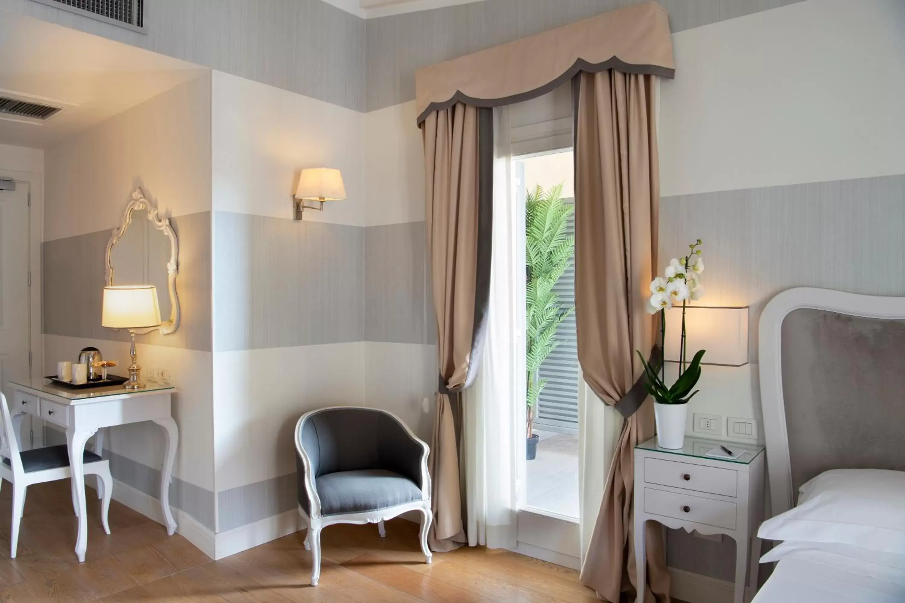 Bedroom, Seating Area in Hotel Rapallo