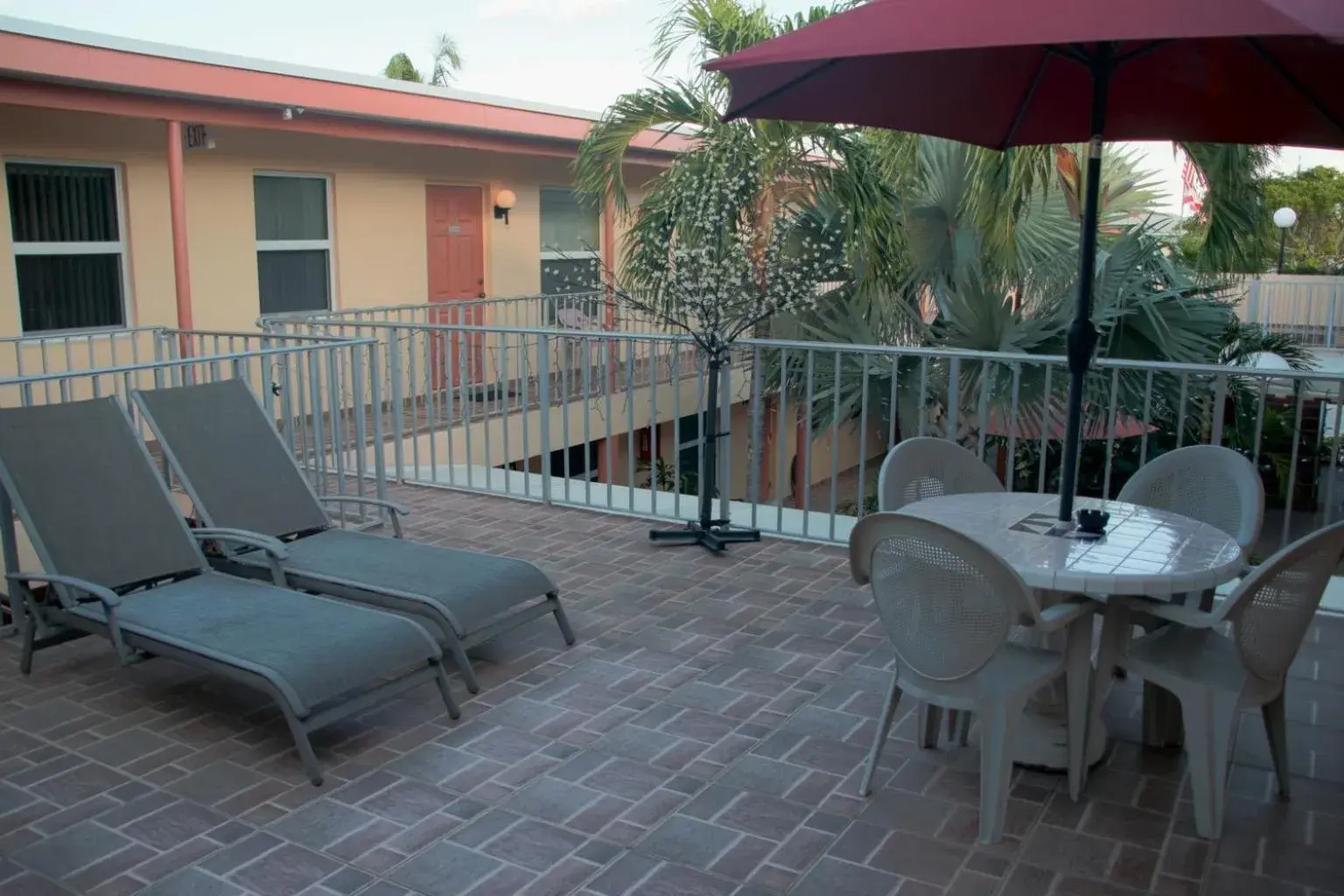 Patio in Lago Mar Motel and Apartments