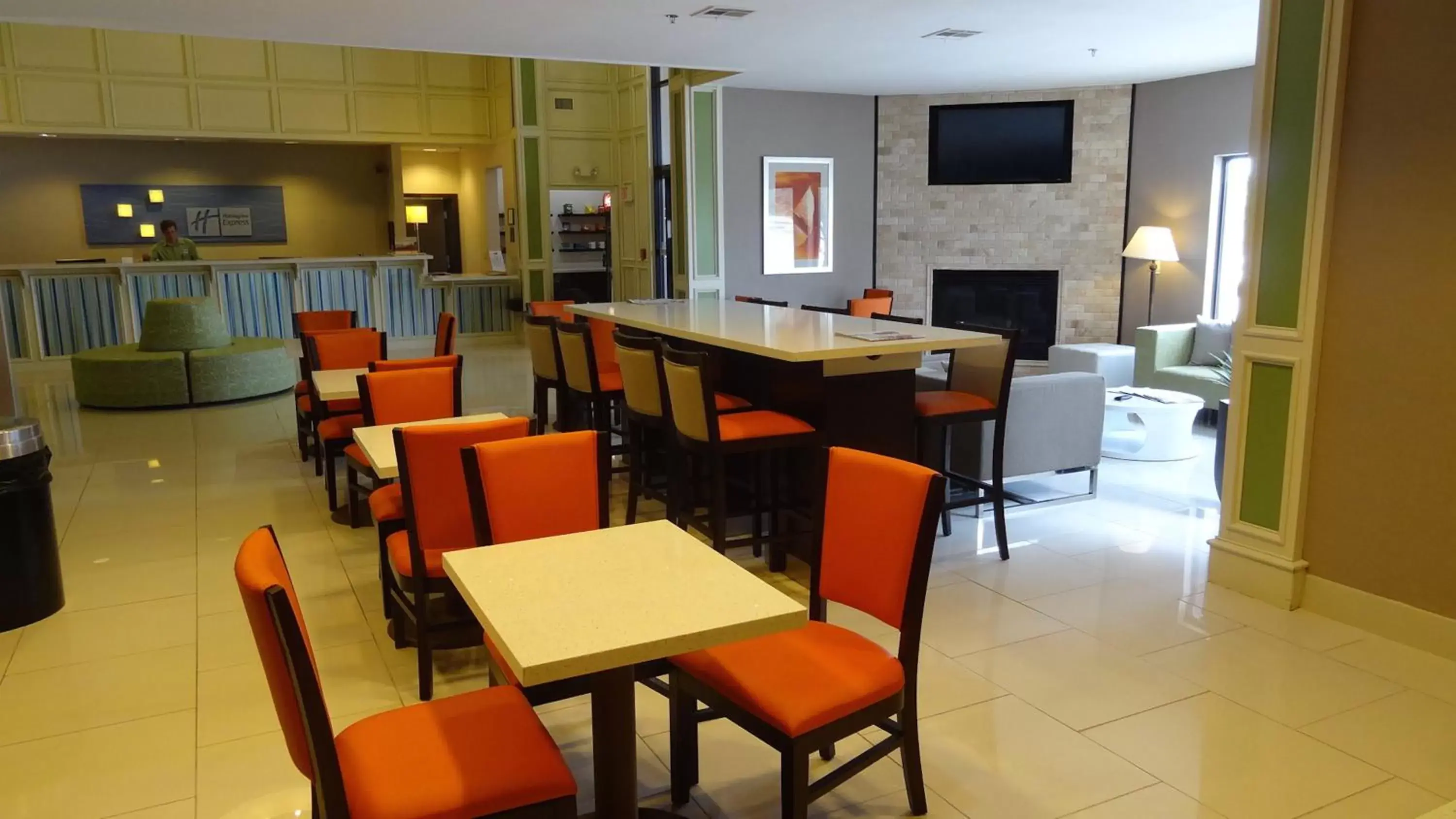 Property building, Restaurant/Places to Eat in Holiday Inn Express Hotel Kansas City - Bonner Springs, an IHG Hotel