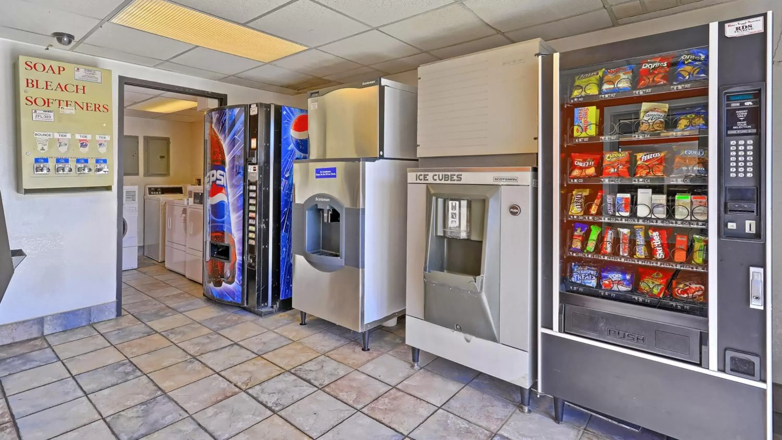 Other, Supermarket/Shops in Motel 6-Maple Shade Township, NJ - Philadelphia - Mt Laurel