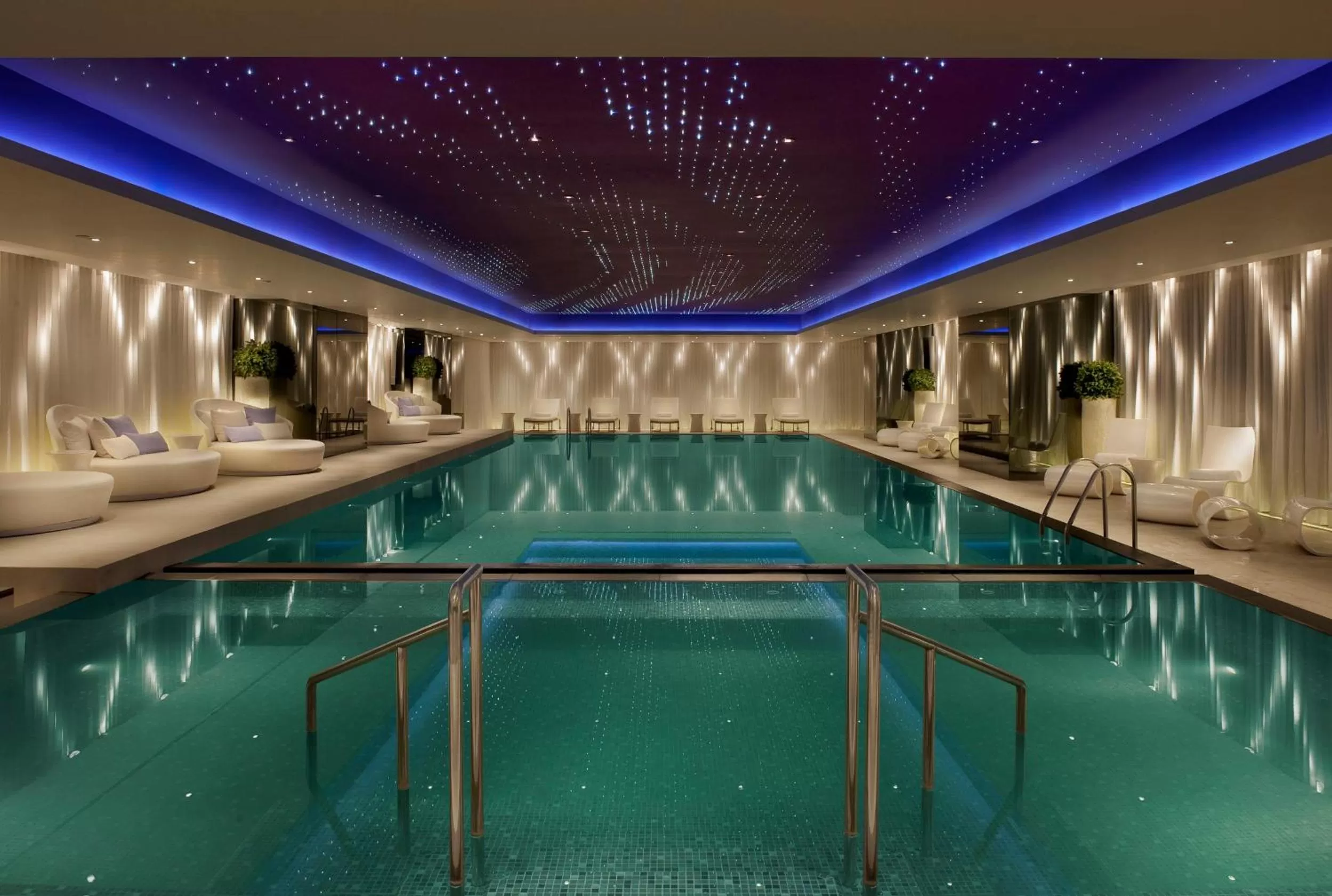 Swimming pool in The Mira Hong Kong