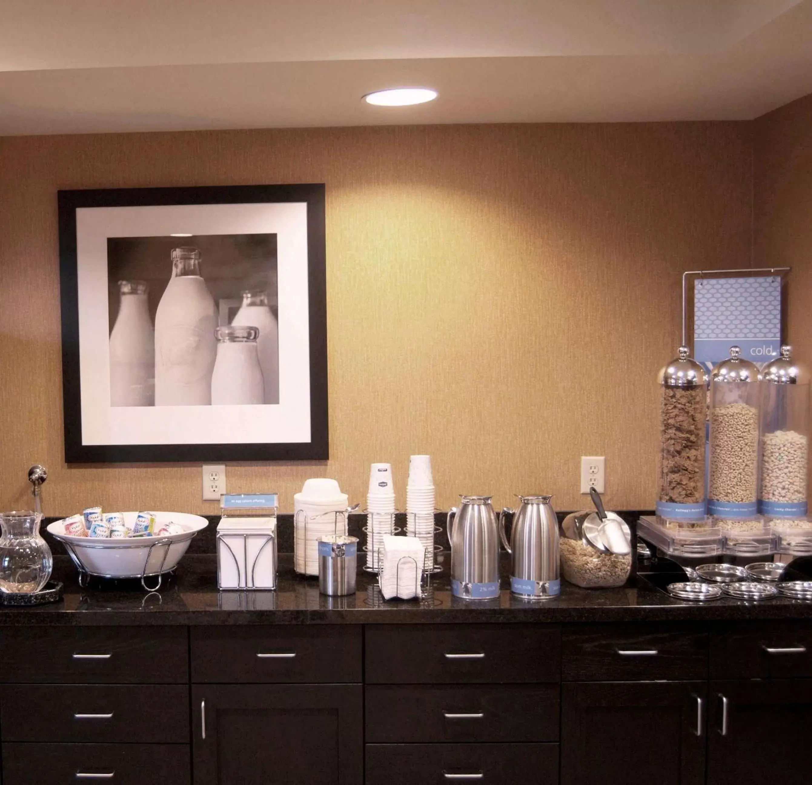 Dining area, Kitchen/Kitchenette in Hampton Inn & Suites Spokane Valley