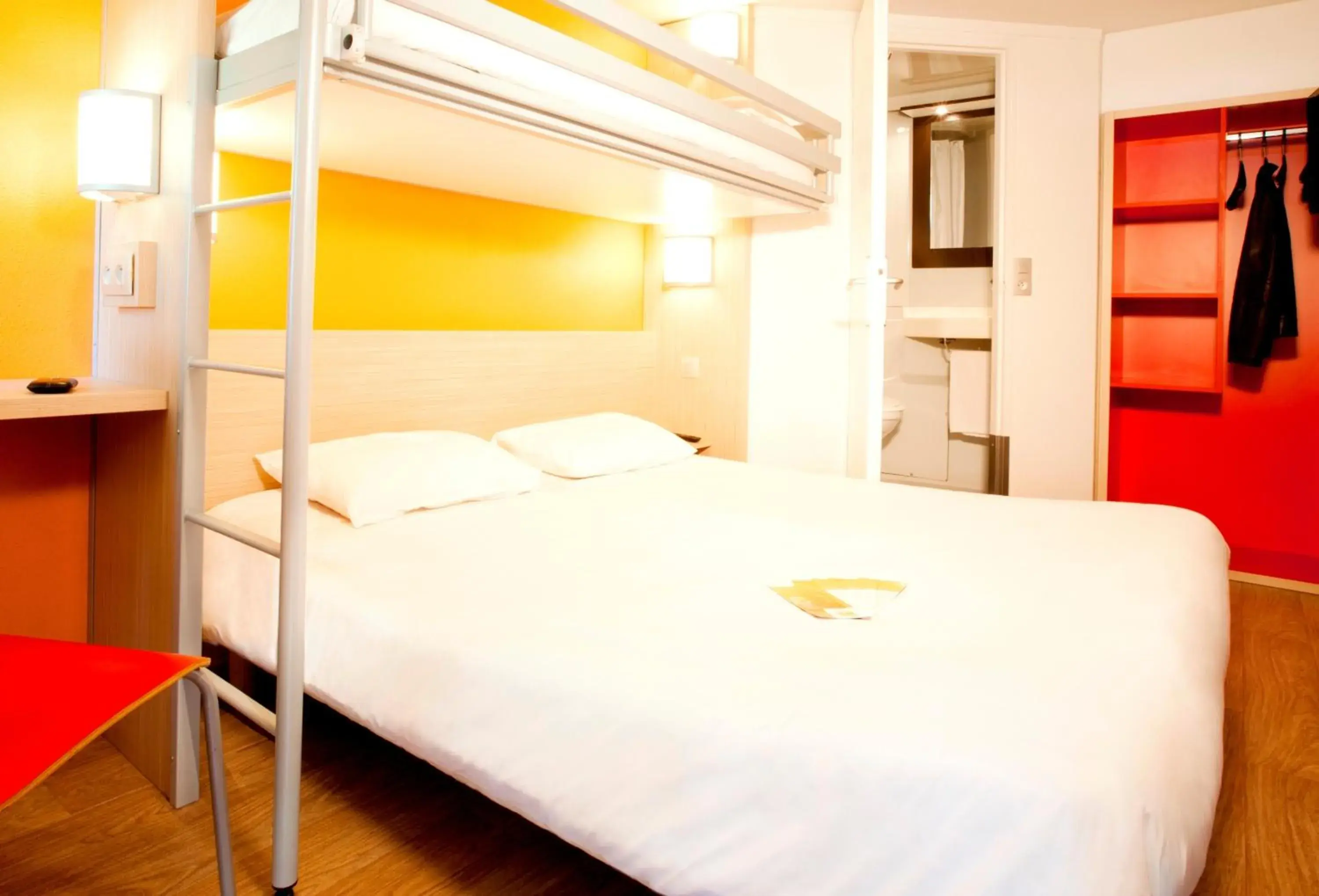 Bedroom, Bed in Premiere Classe Villepinte Centre - Parc des Expositions