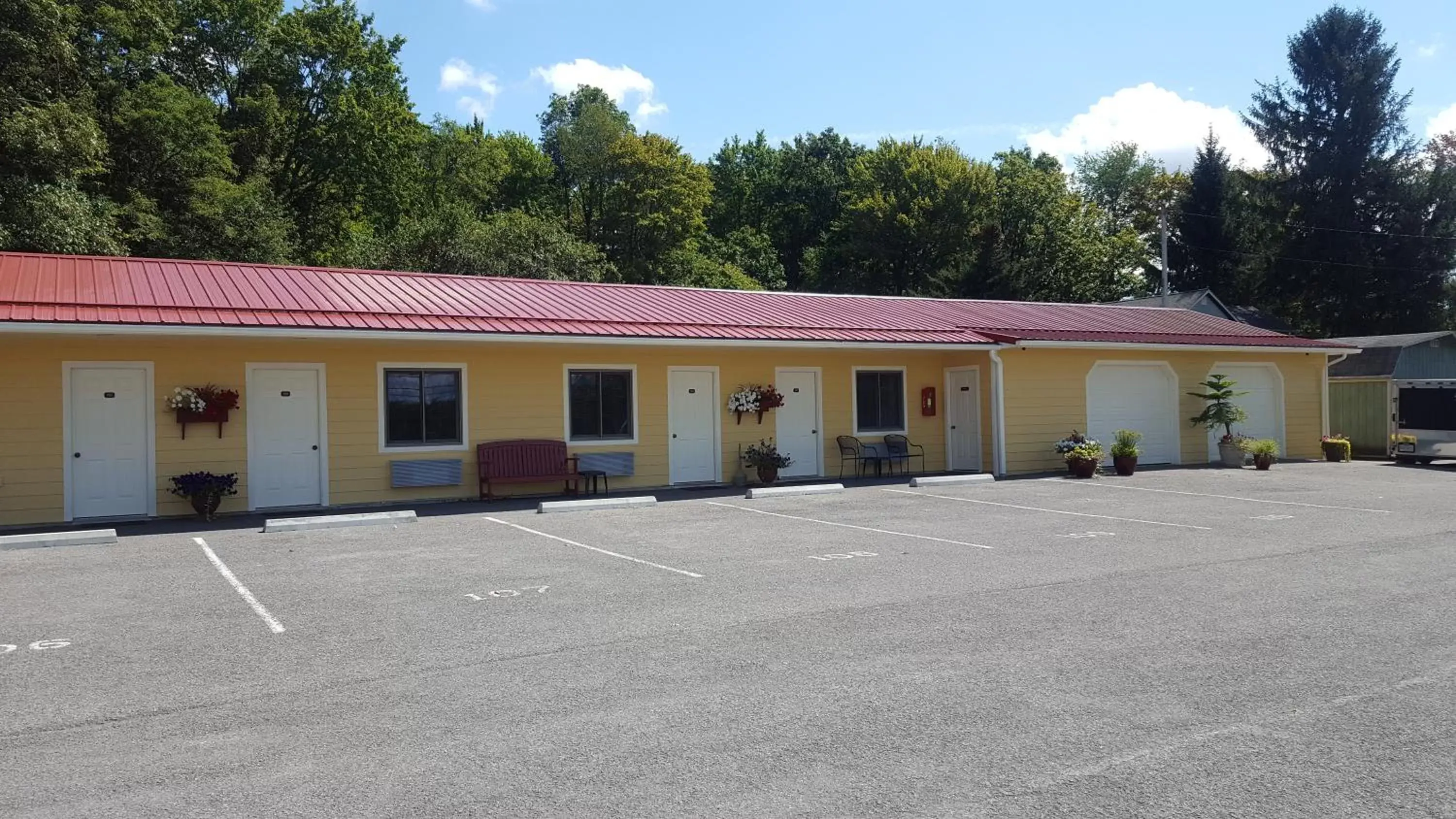 Property Building in The Garrett Inn