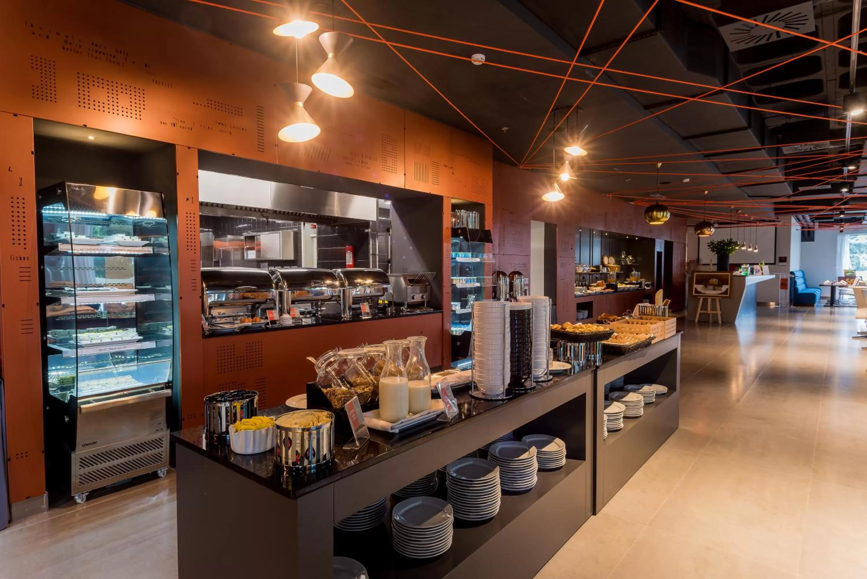 Restaurant/places to eat in Star inn Lisbon Airport