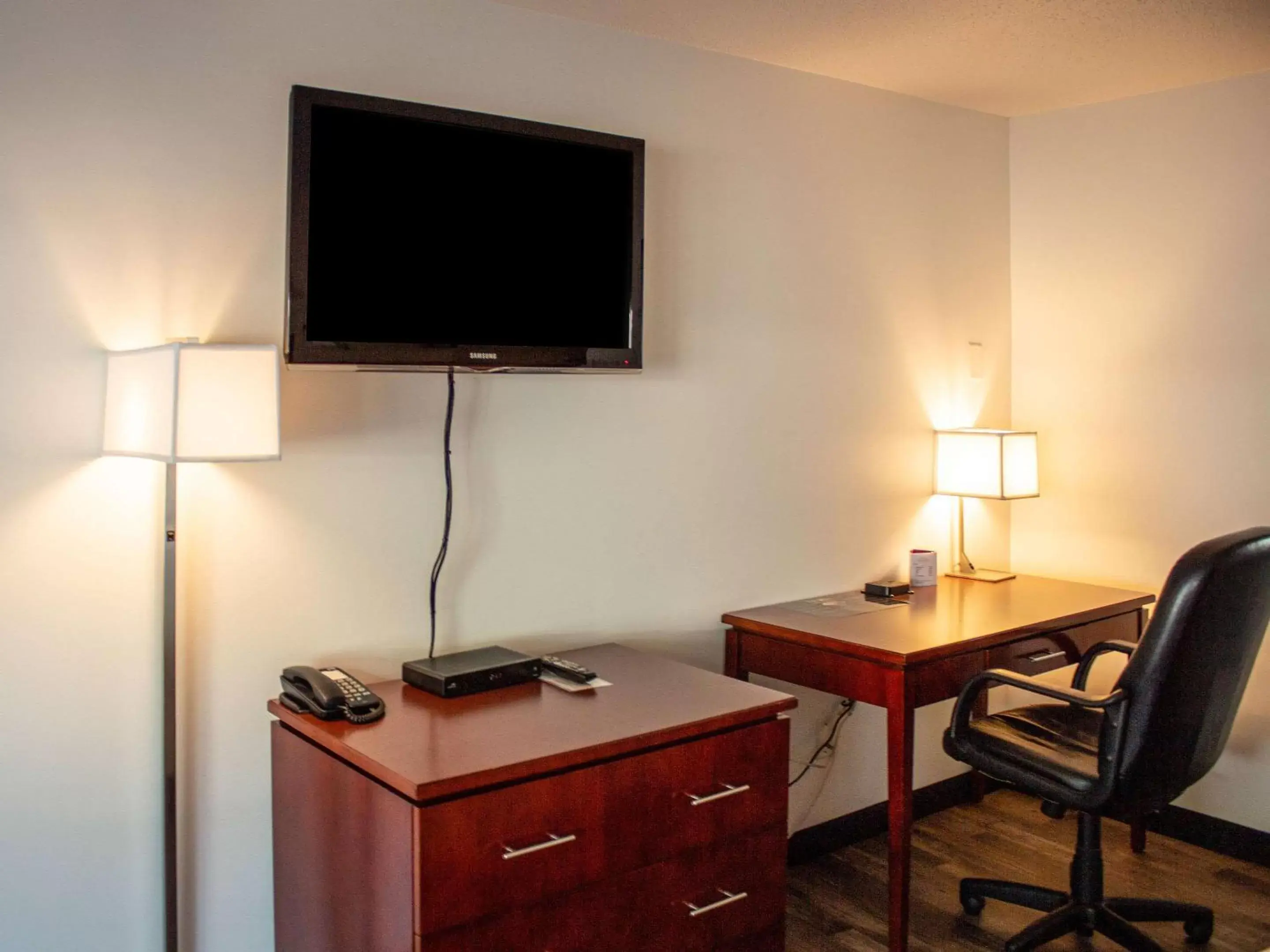 Photo of the whole room, TV/Entertainment Center in Hotel Penticton, Ascend Hotel Collection